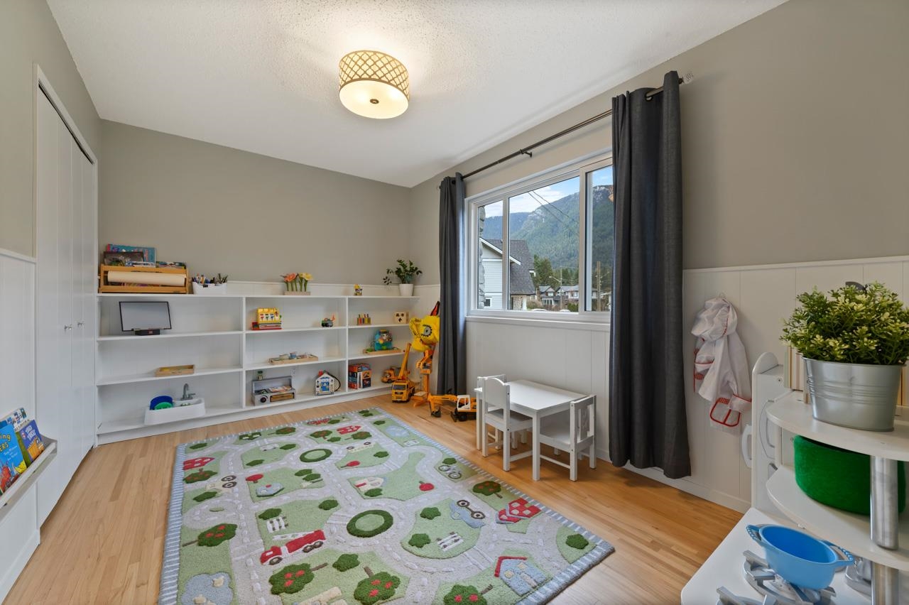 Listing image of 1071 MARIGOLD PLACE