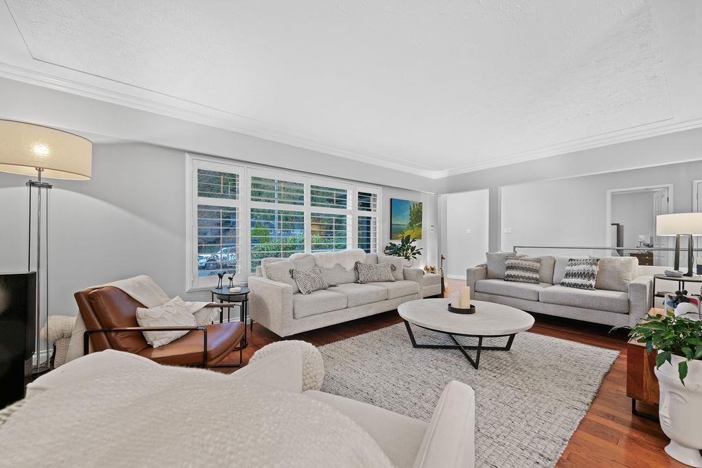 Listing image of 549 W 22ND STREET