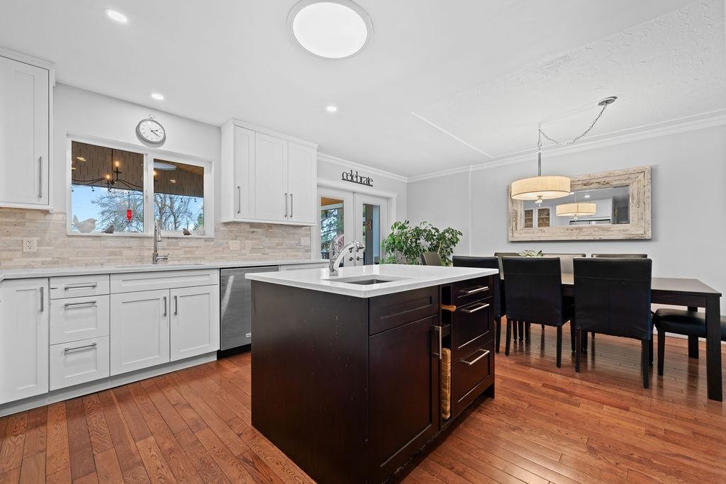 Listing image of 549 W 22ND STREET