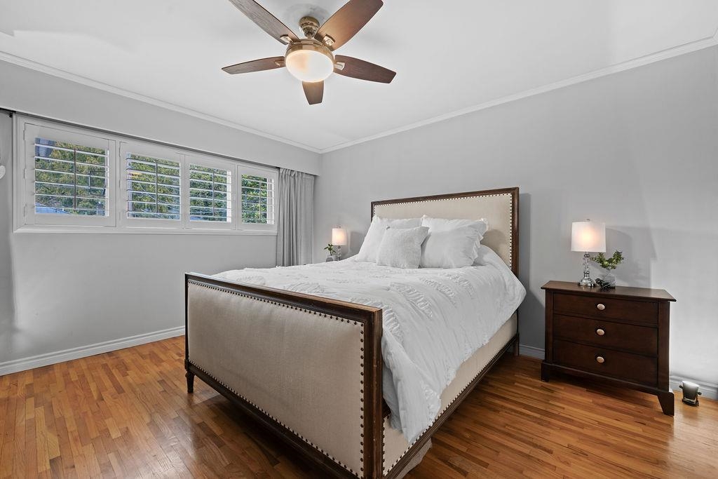 Listing image of 549 W 22ND STREET