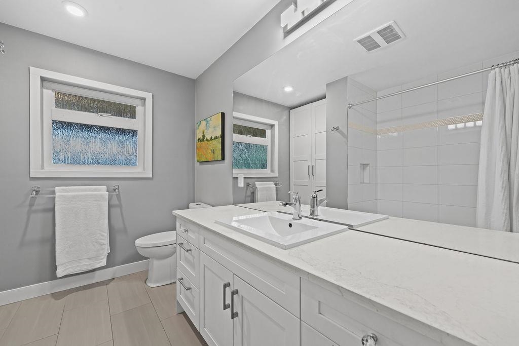 Listing image of 549 W 22ND STREET