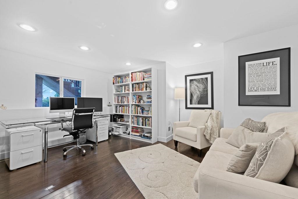 Listing image of 549 W 22ND STREET