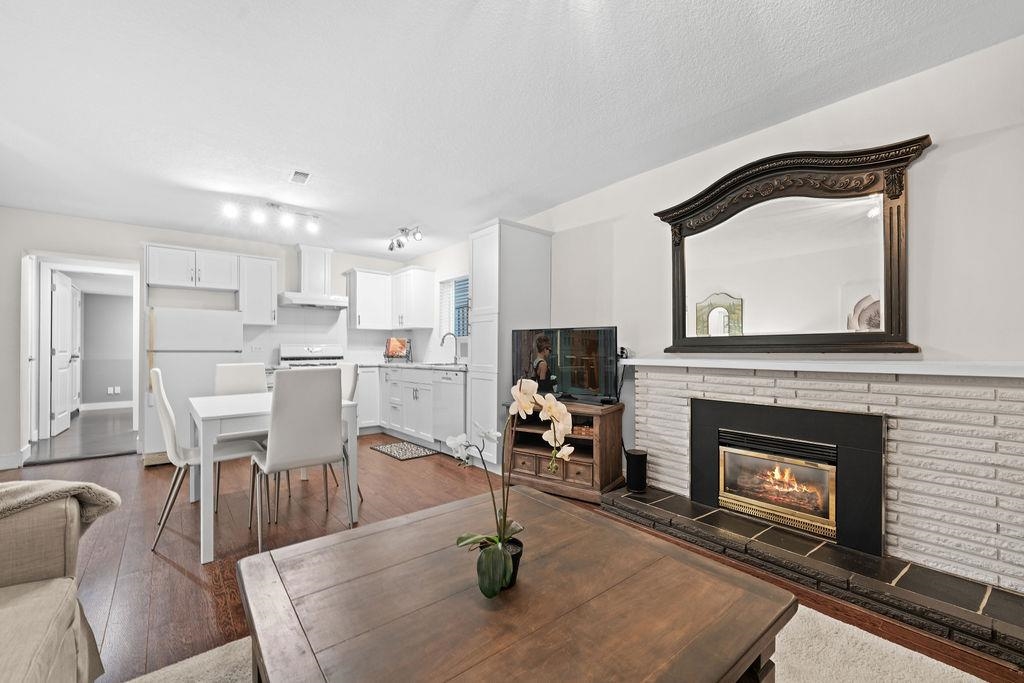 Listing image of 549 W 22ND STREET