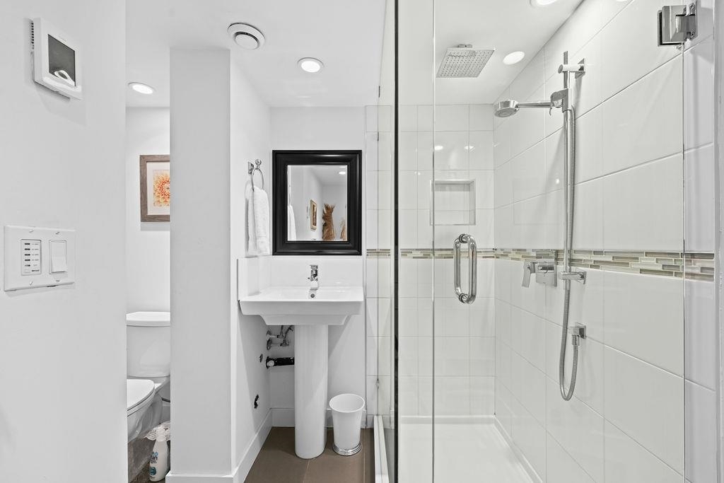 Listing image of 549 W 22ND STREET