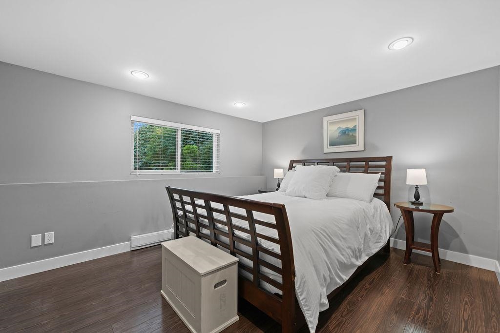Listing image of 549 W 22ND STREET