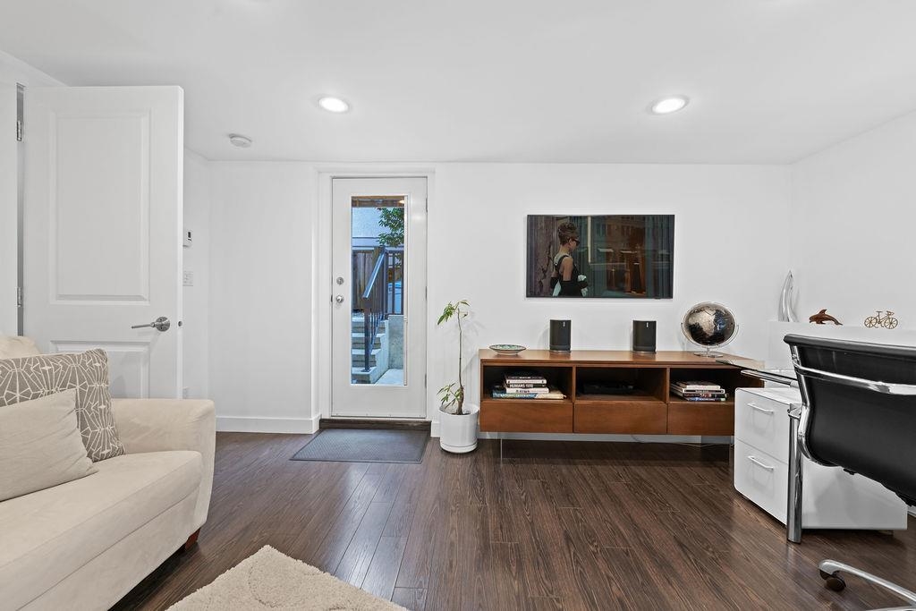 Listing image of 549 W 22ND STREET