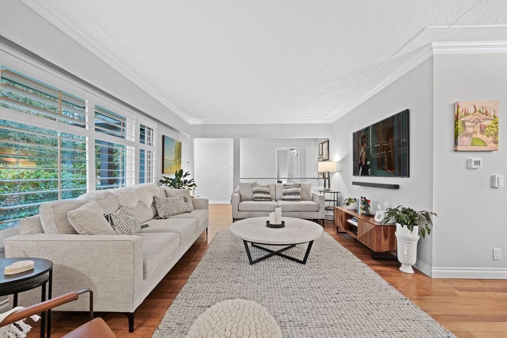 Listing image of 549 W 22ND STREET