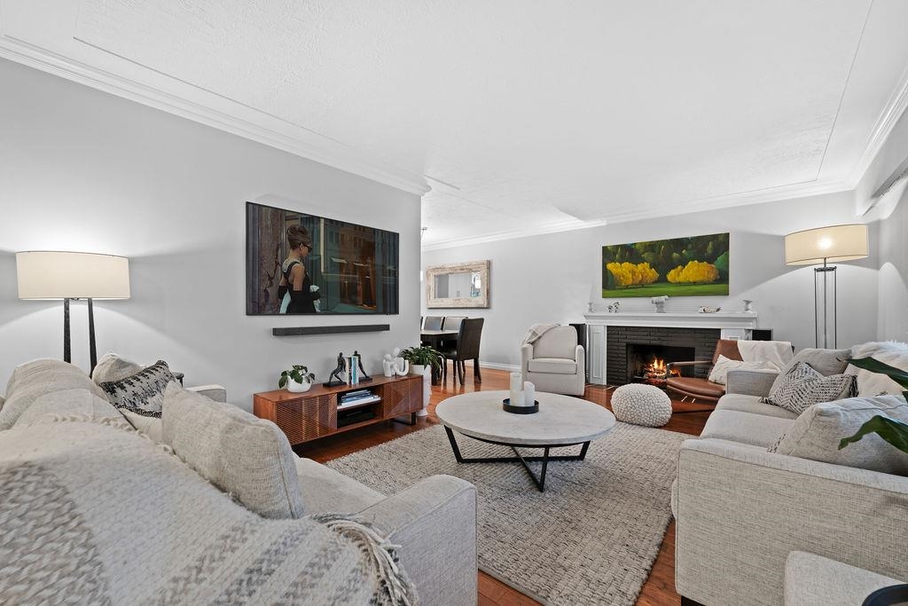 Listing image of 549 W 22ND STREET