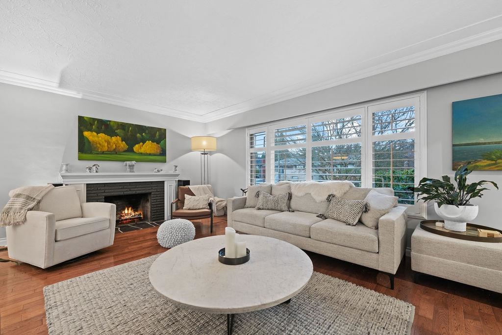 Listing image of 549 W 22ND STREET