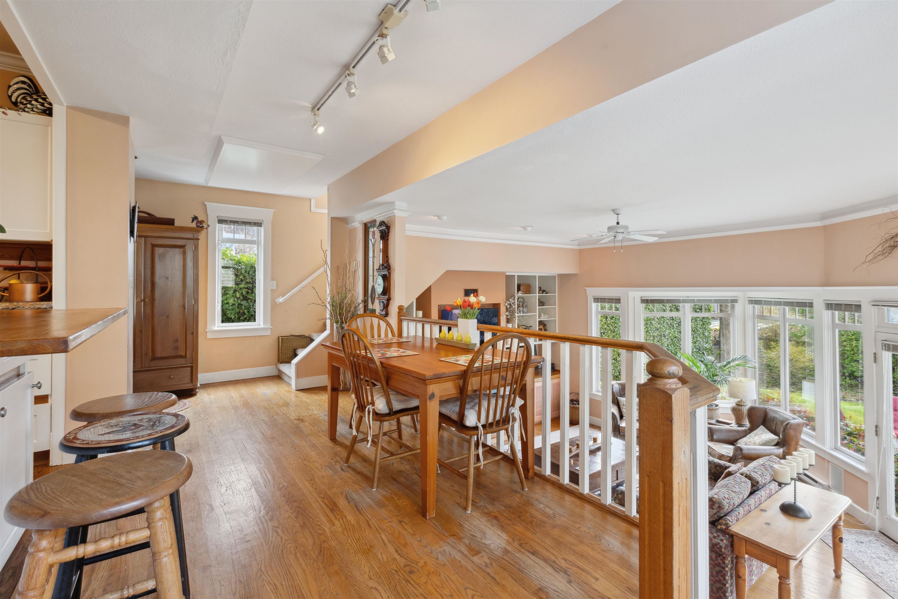 Listing image of 2360 KINGS AVENUE