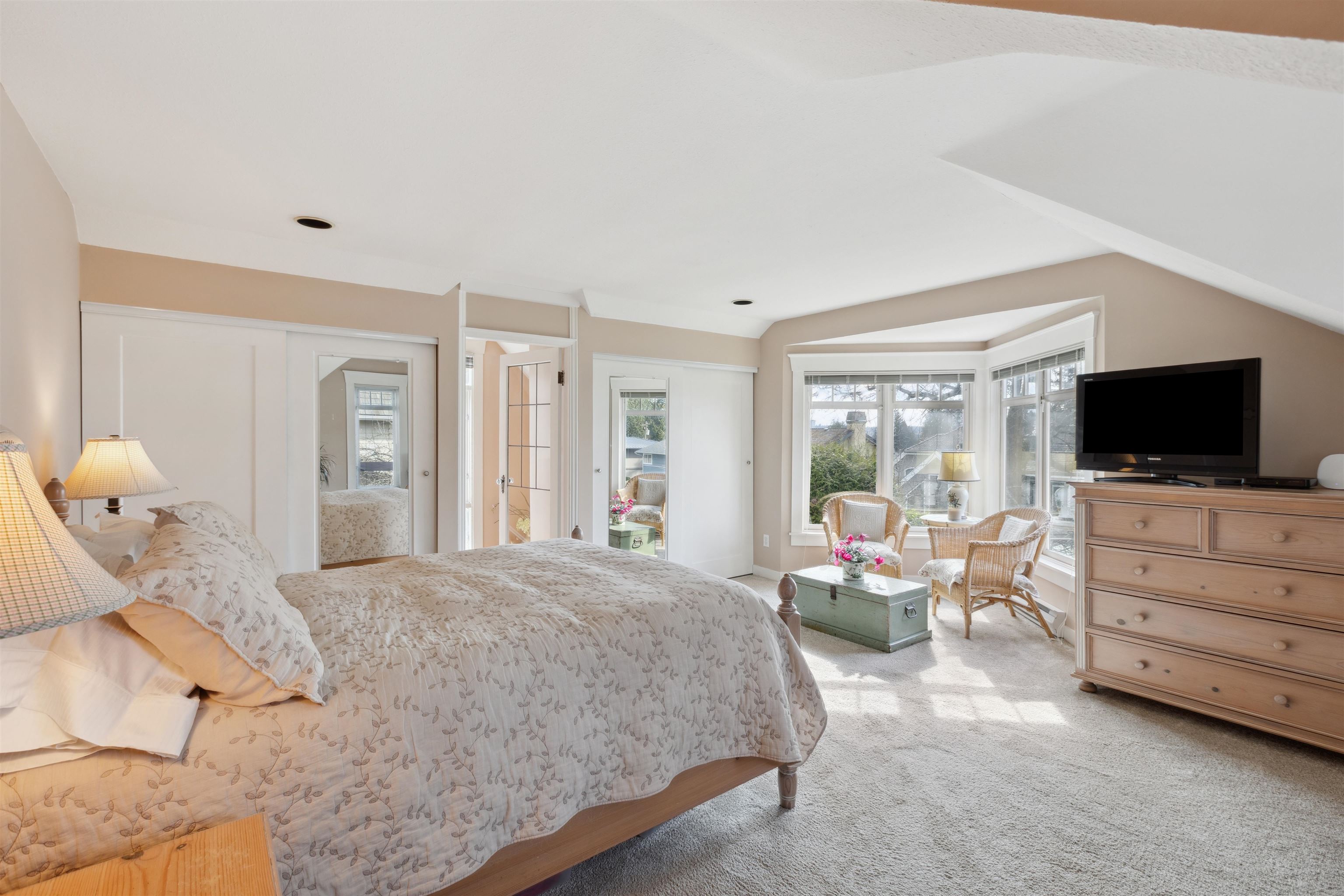 Listing image of 2360 KINGS AVENUE