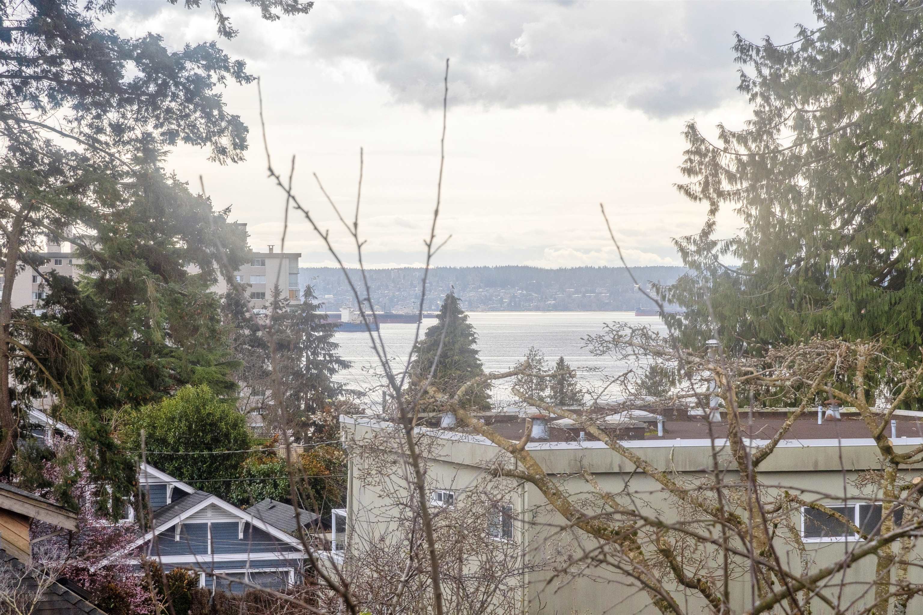 Listing image of 2360 KINGS AVENUE