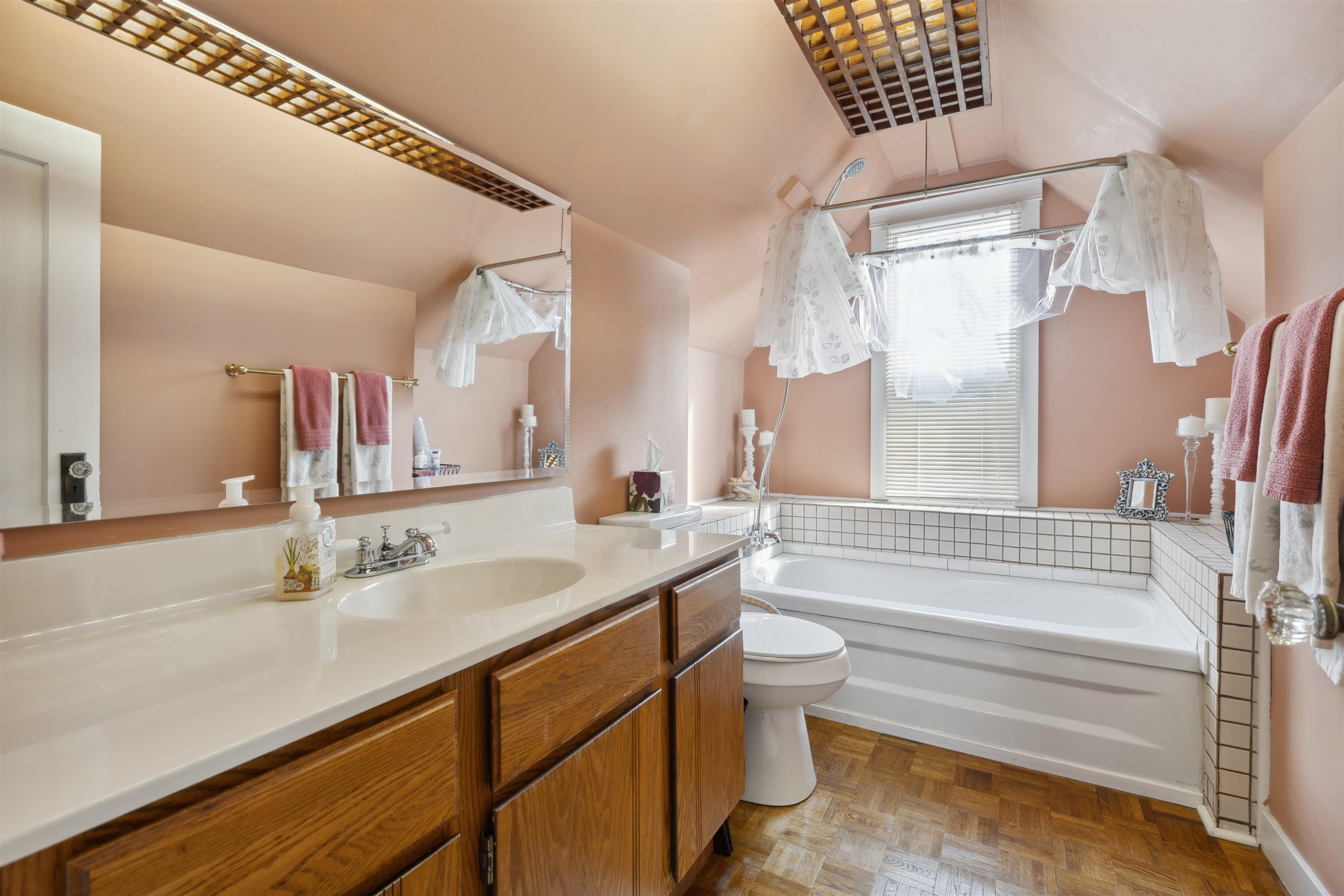Listing image of 2360 KINGS AVENUE