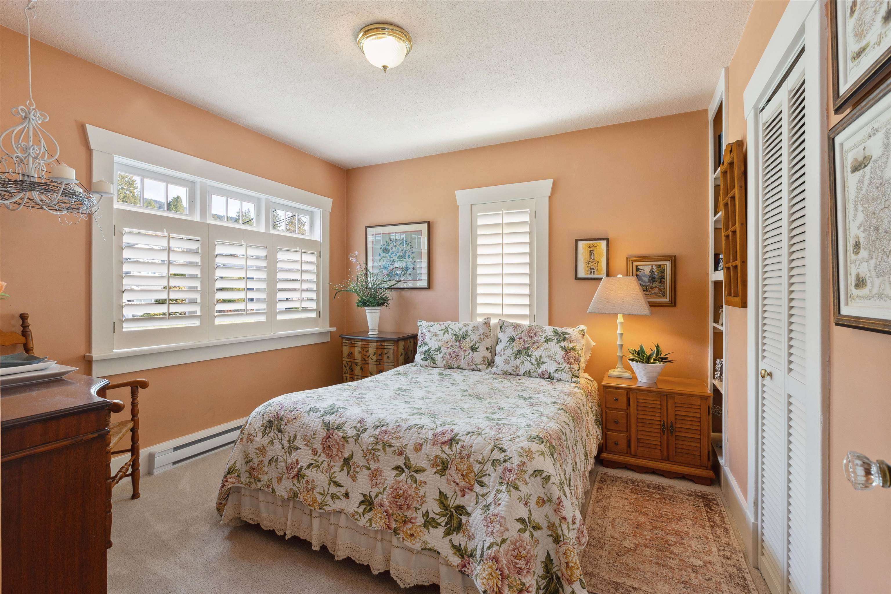 Listing image of 2360 KINGS AVENUE