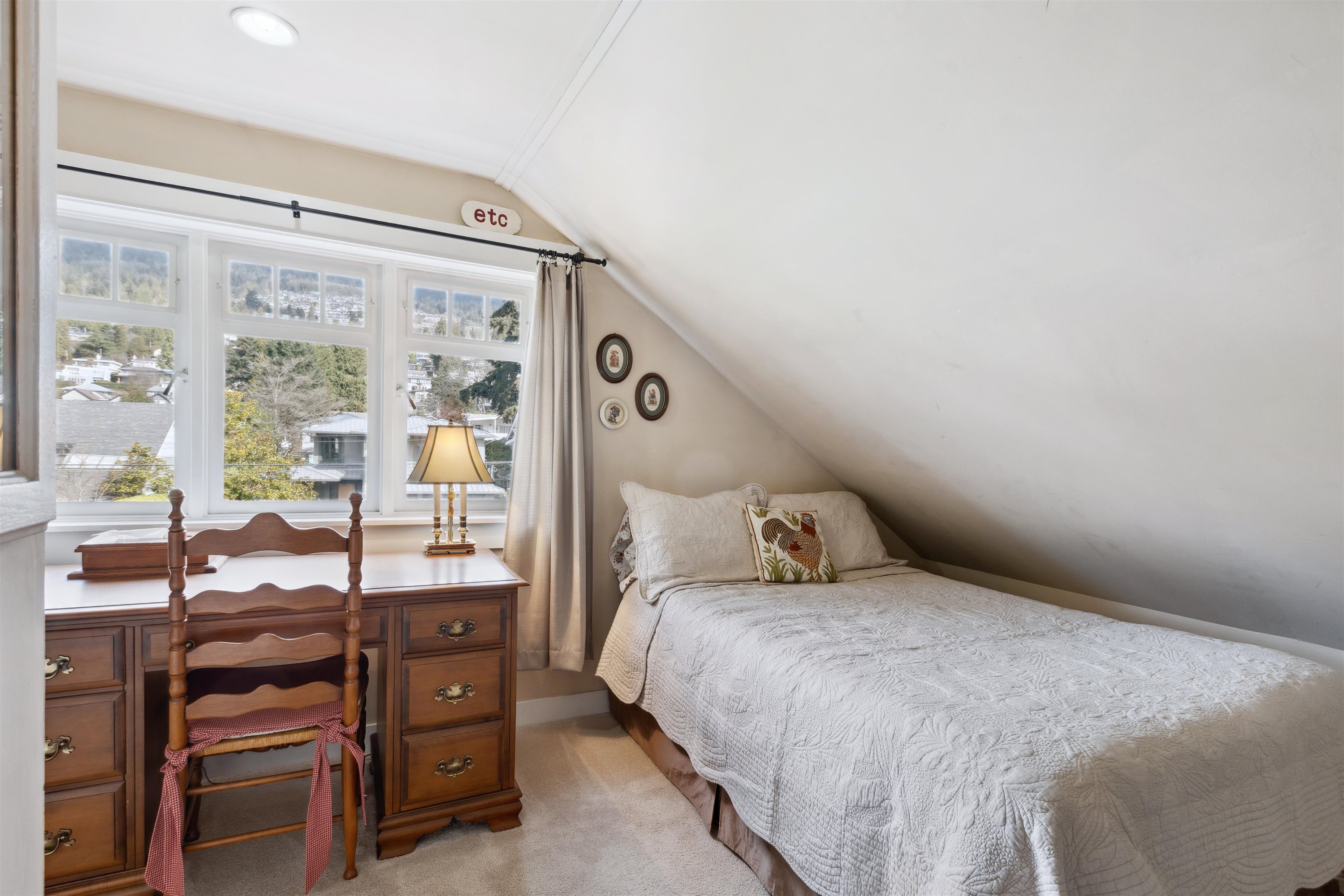 Listing image of 2360 KINGS AVENUE