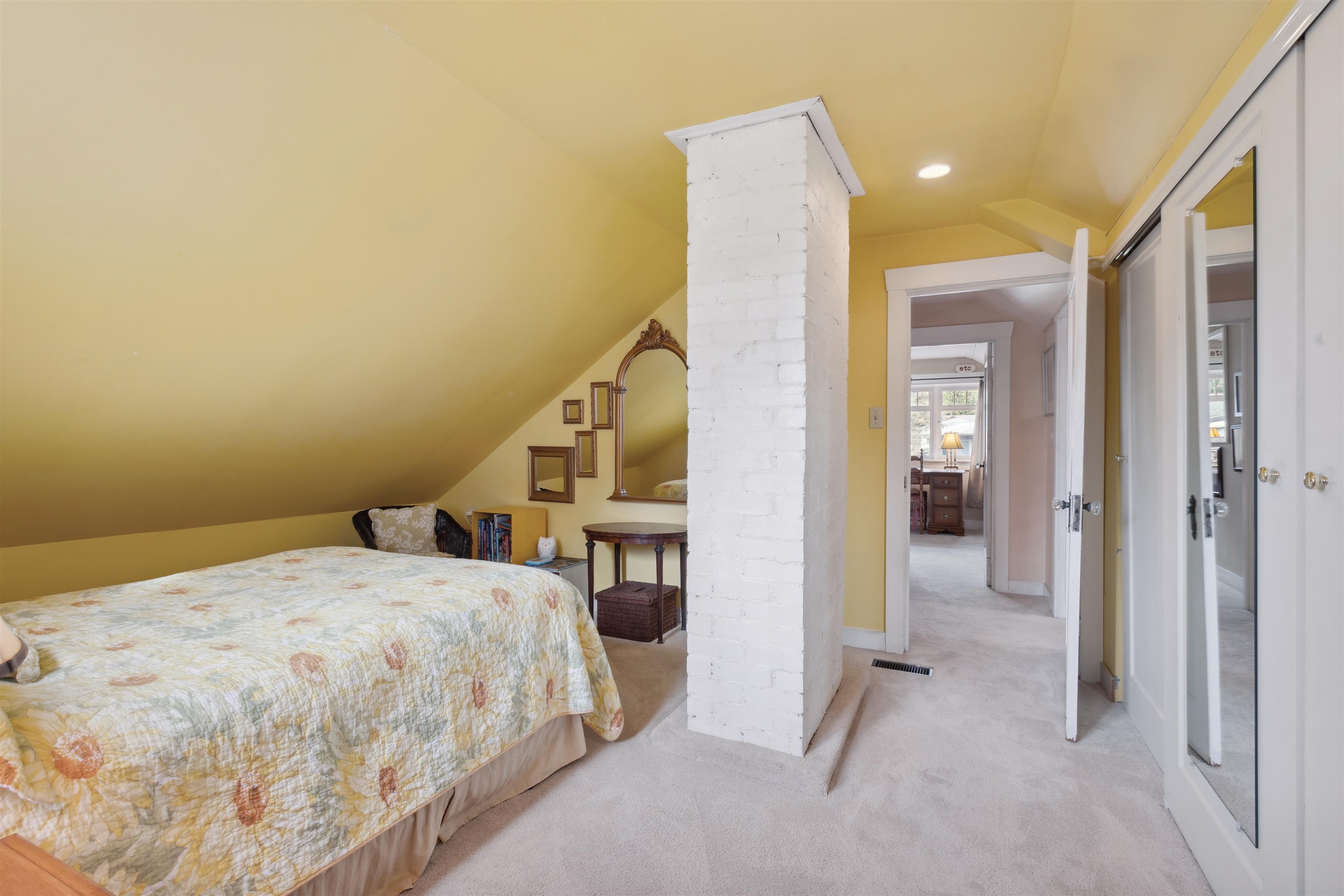 Listing image of 2360 KINGS AVENUE