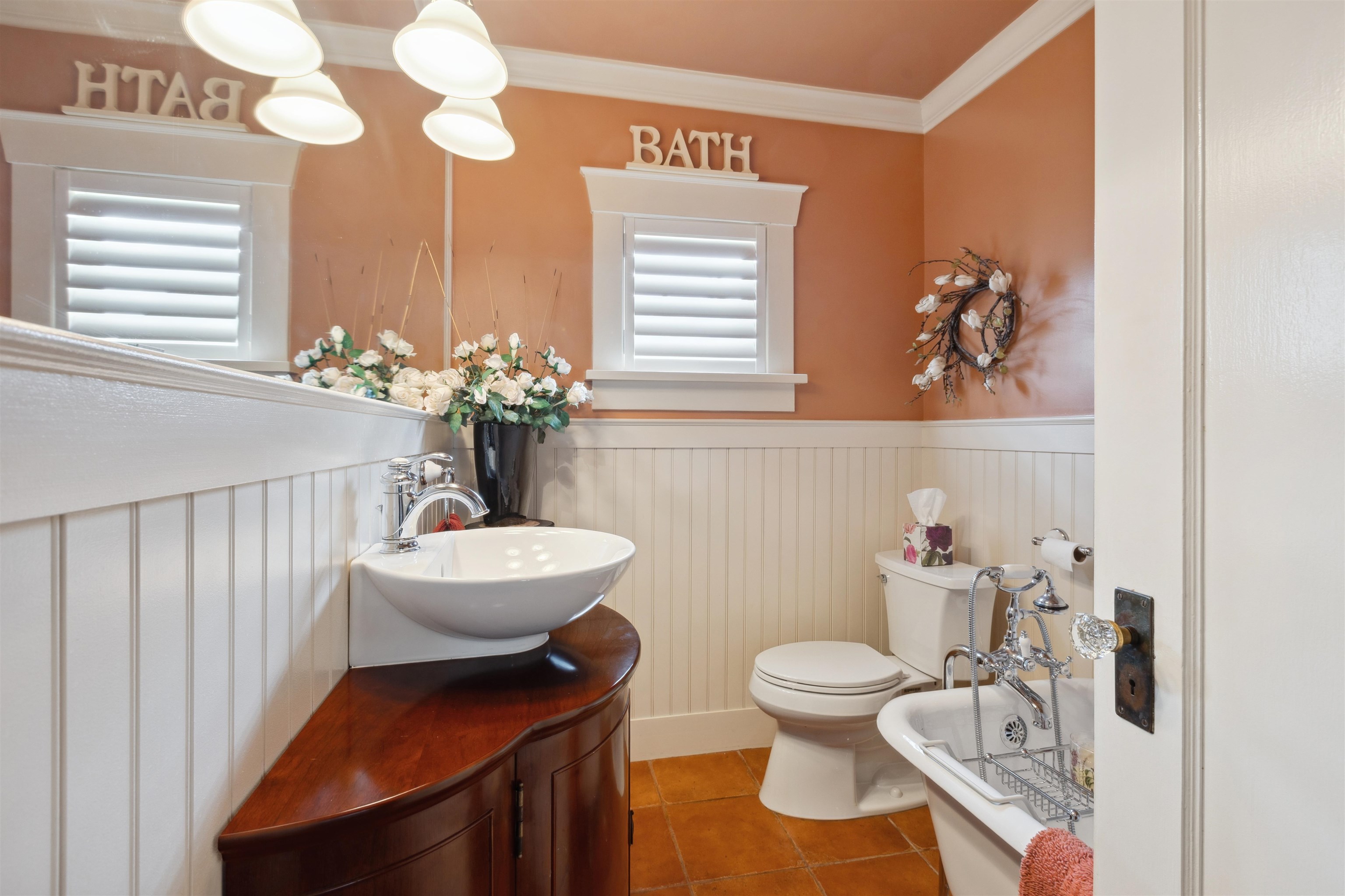 Listing image of 2360 KINGS AVENUE
