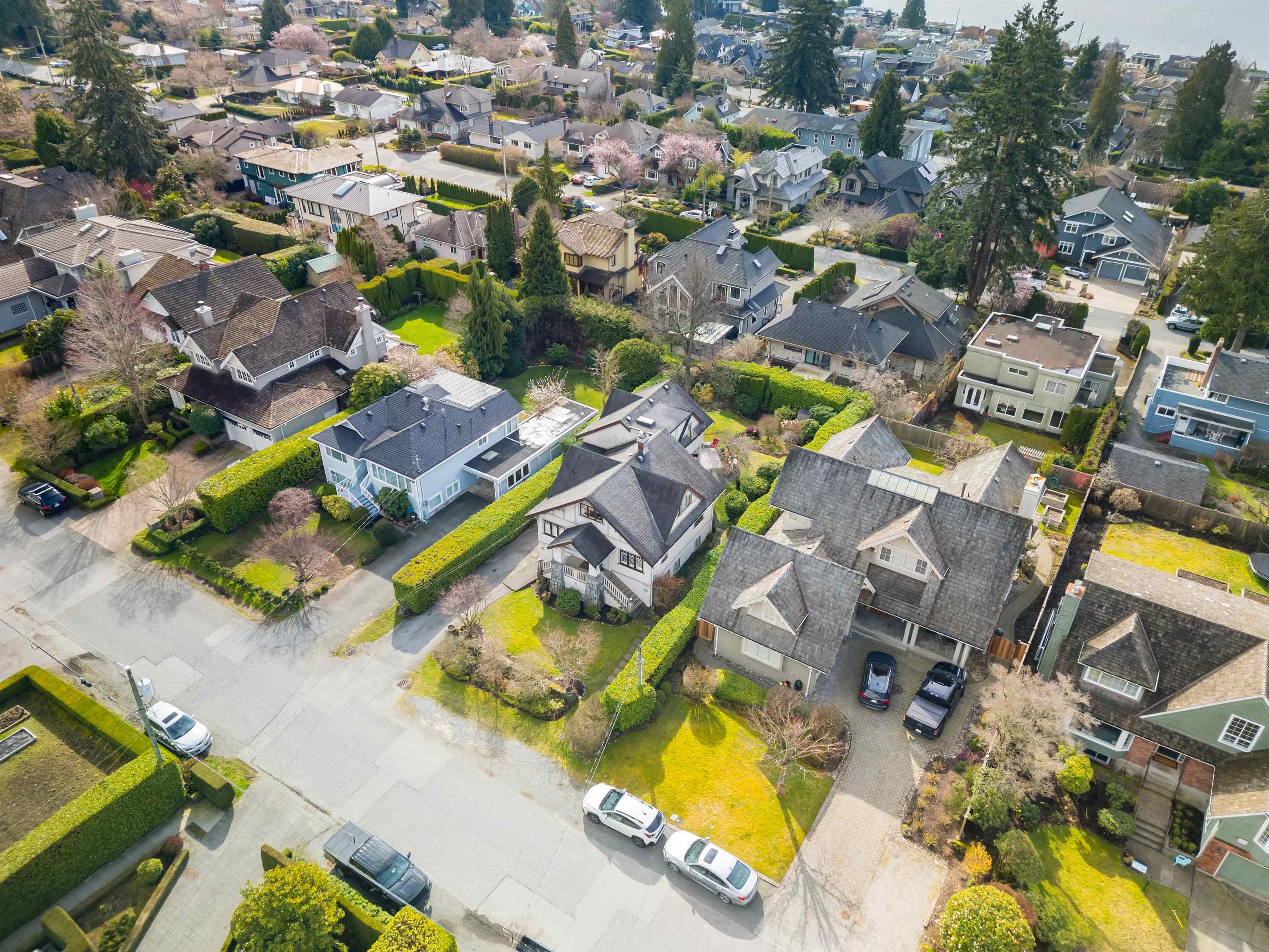 Listing image of 2360 KINGS AVENUE