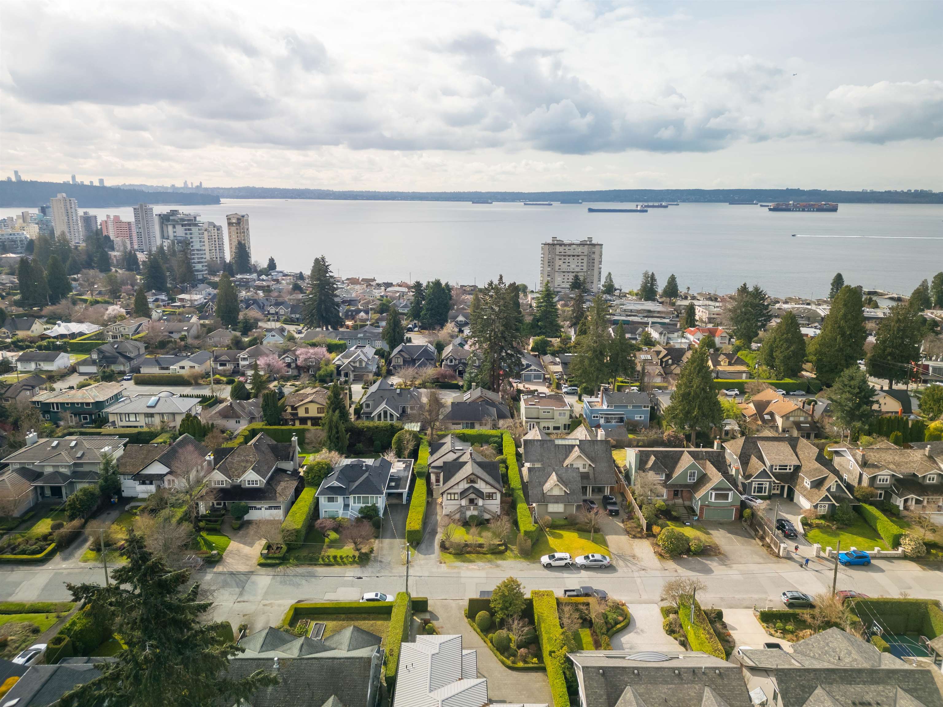Listing image of 2360 KINGS AVENUE