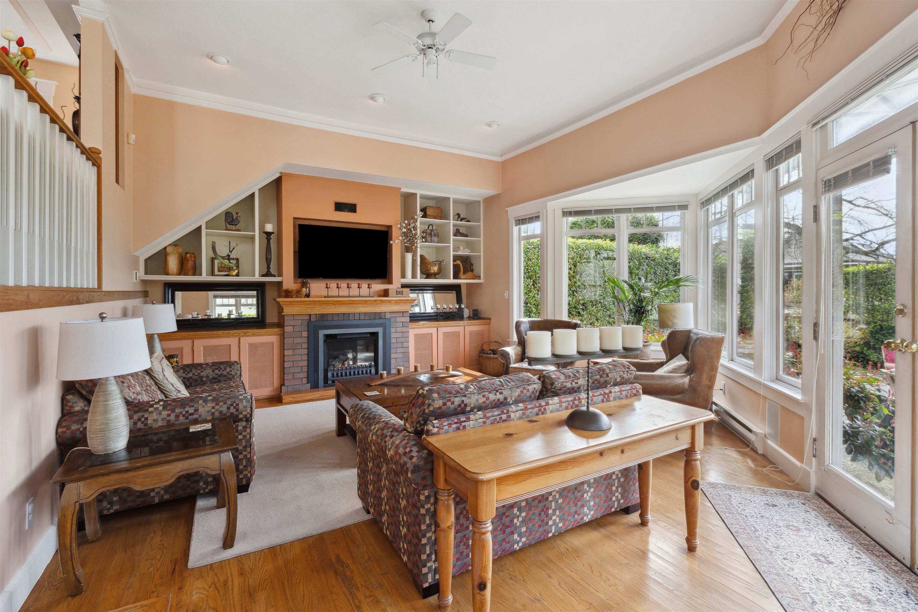 Listing image of 2360 KINGS AVENUE
