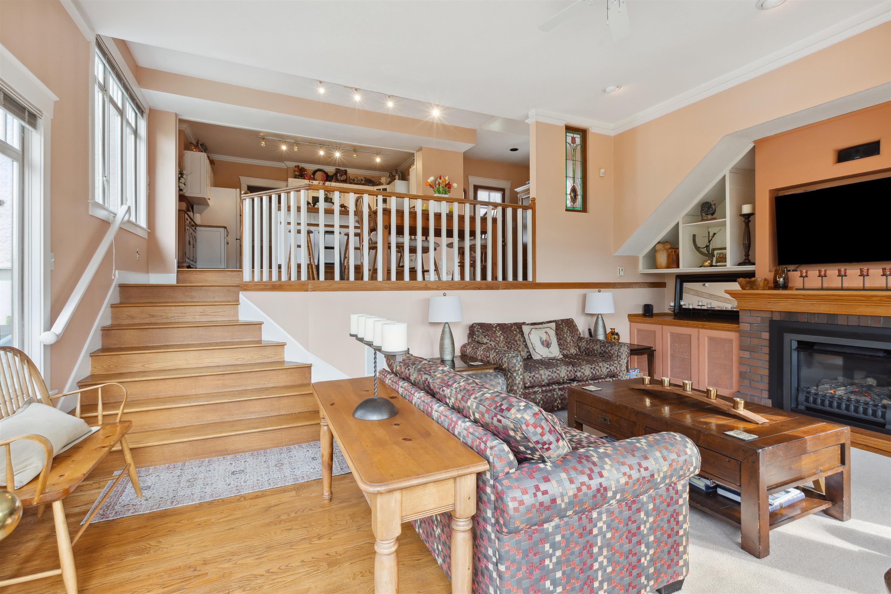 Listing image of 2360 KINGS AVENUE