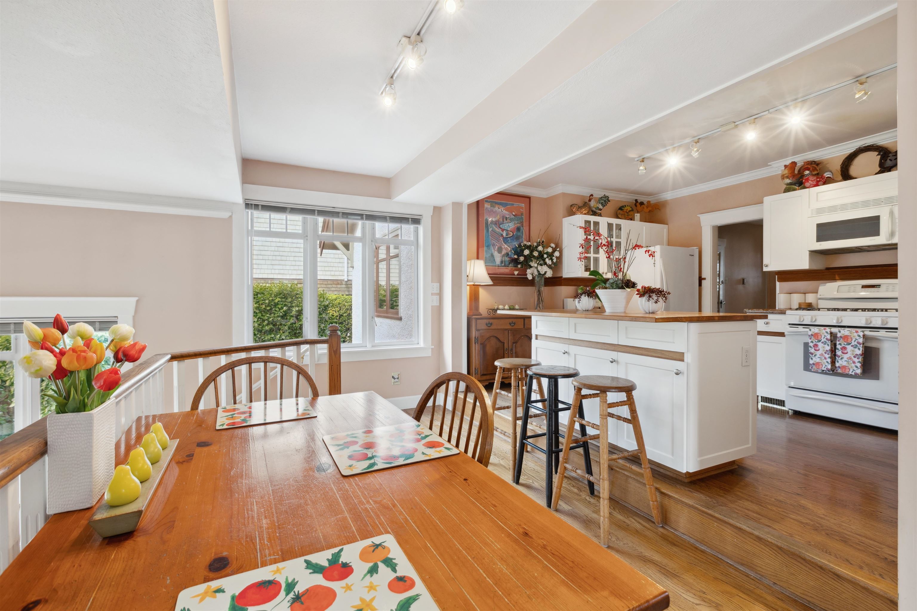 Listing image of 2360 KINGS AVENUE