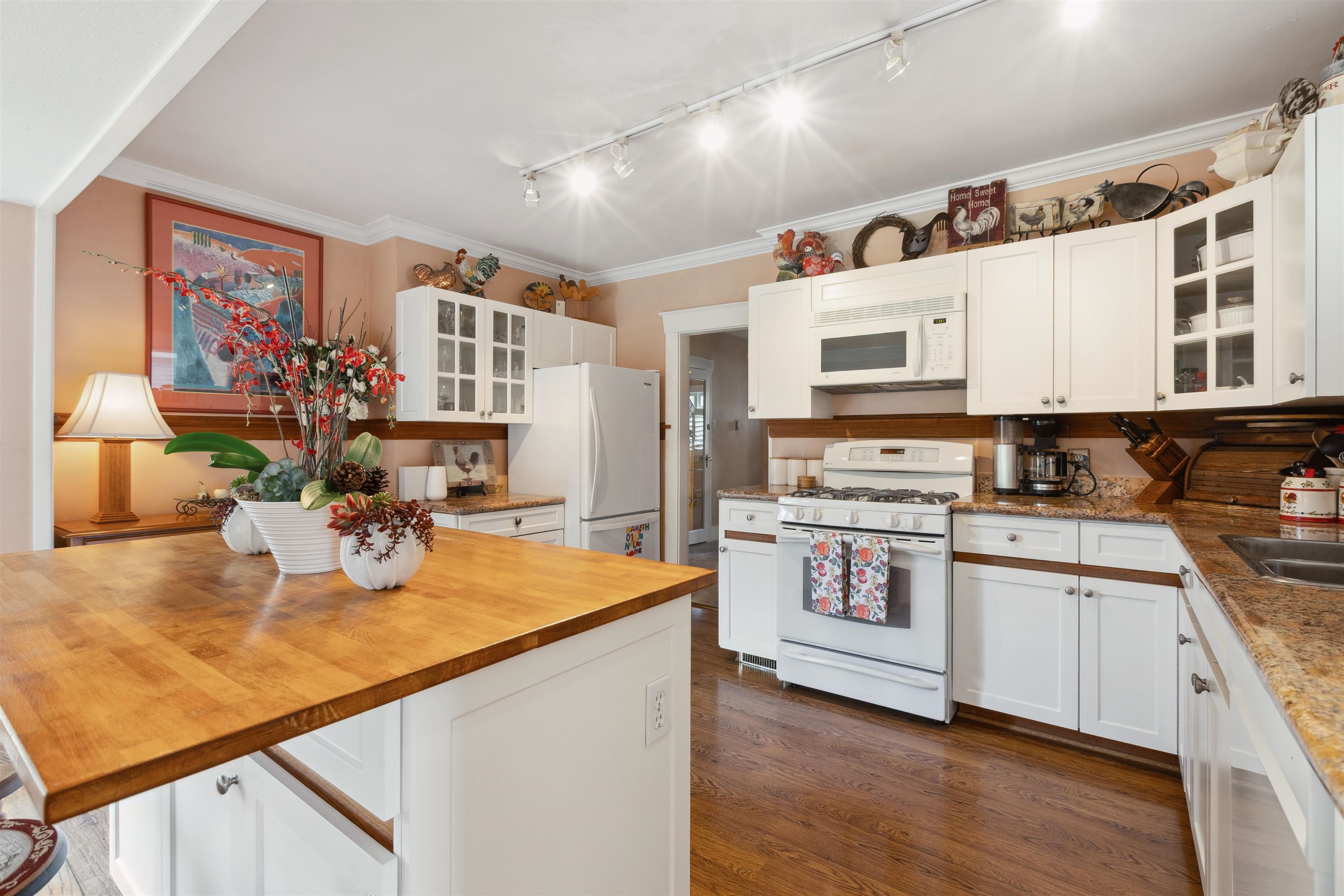 Listing image of 2360 KINGS AVENUE