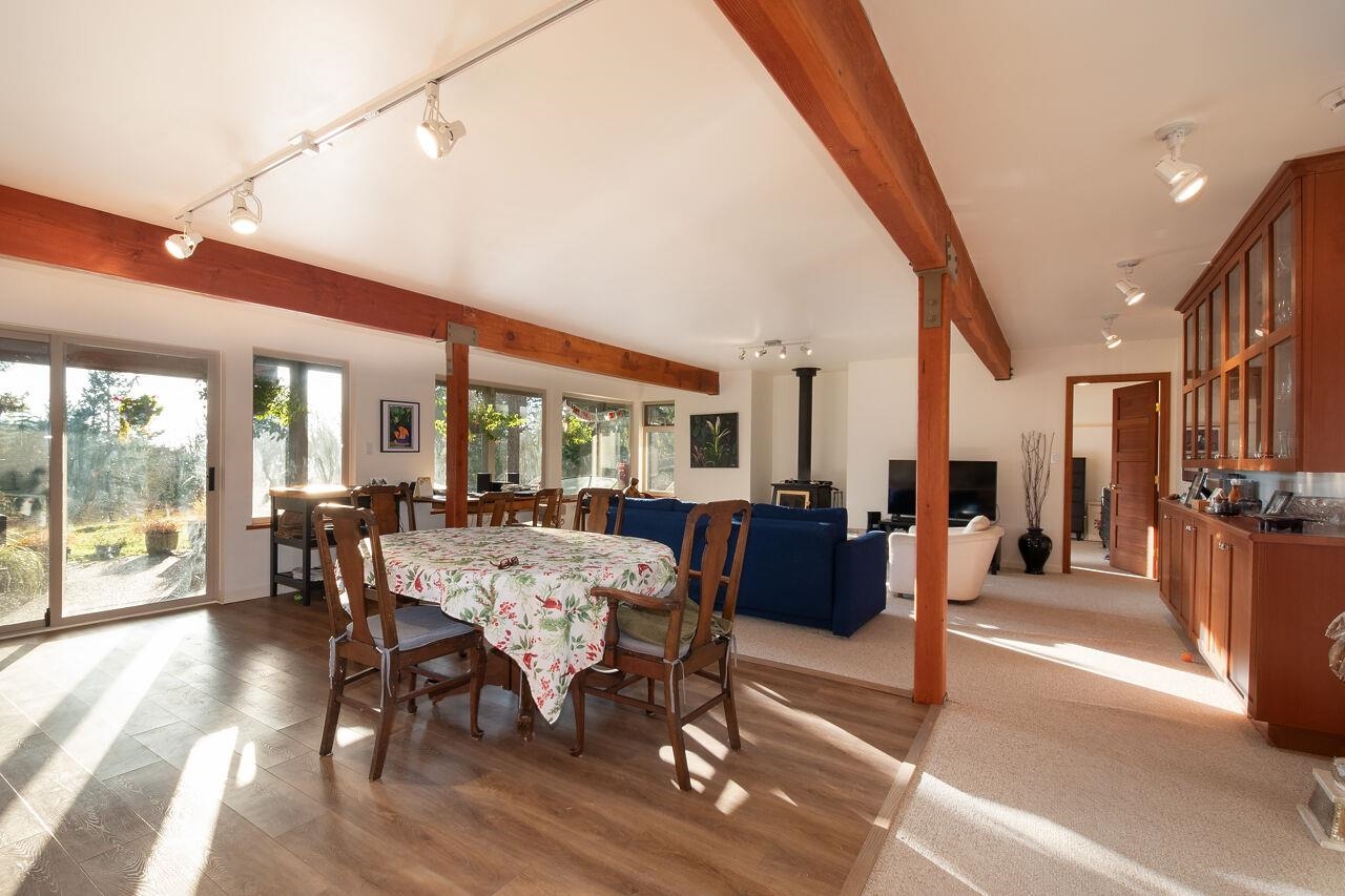 Listing image of 620 LAURA ROAD