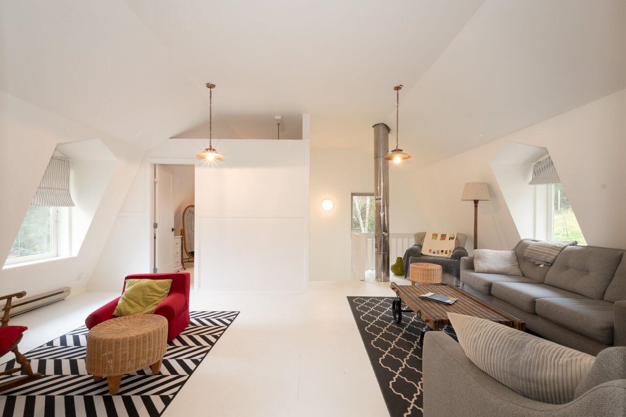 Listing image of 620 LAURA ROAD