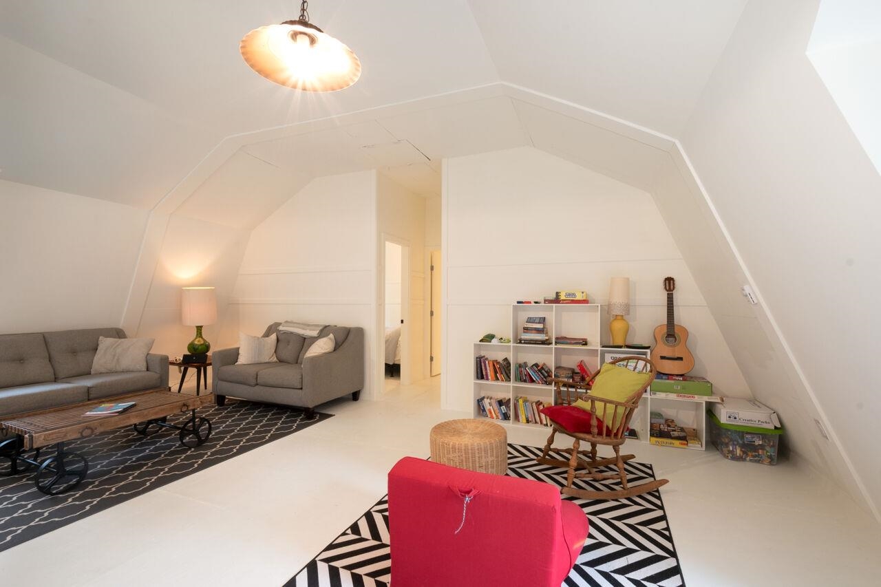 Listing image of 620 LAURA ROAD