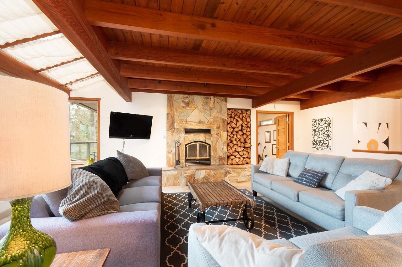 Listing image of 620 LAURA ROAD