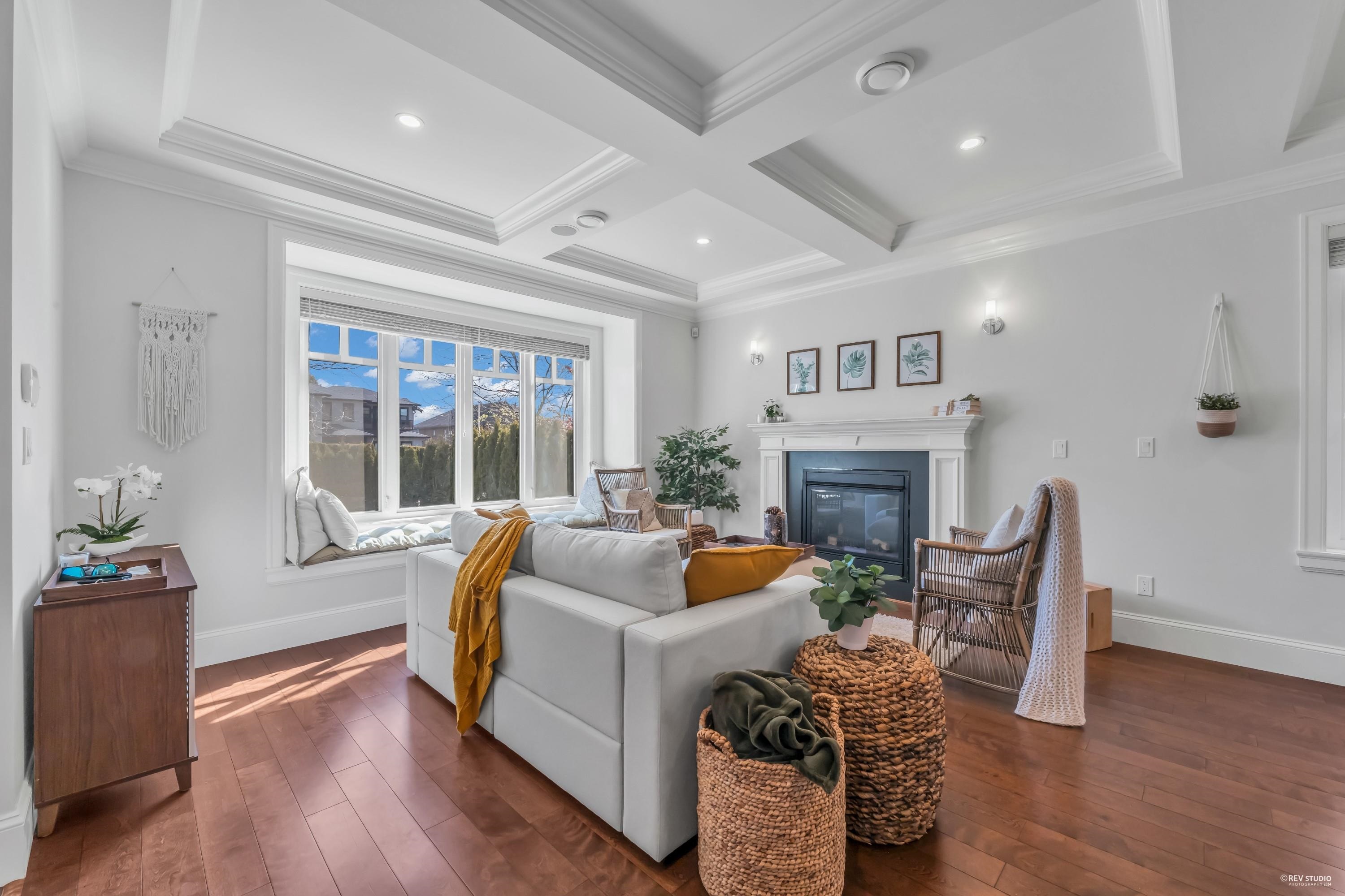 Listing image of 338 W 17TH STREET