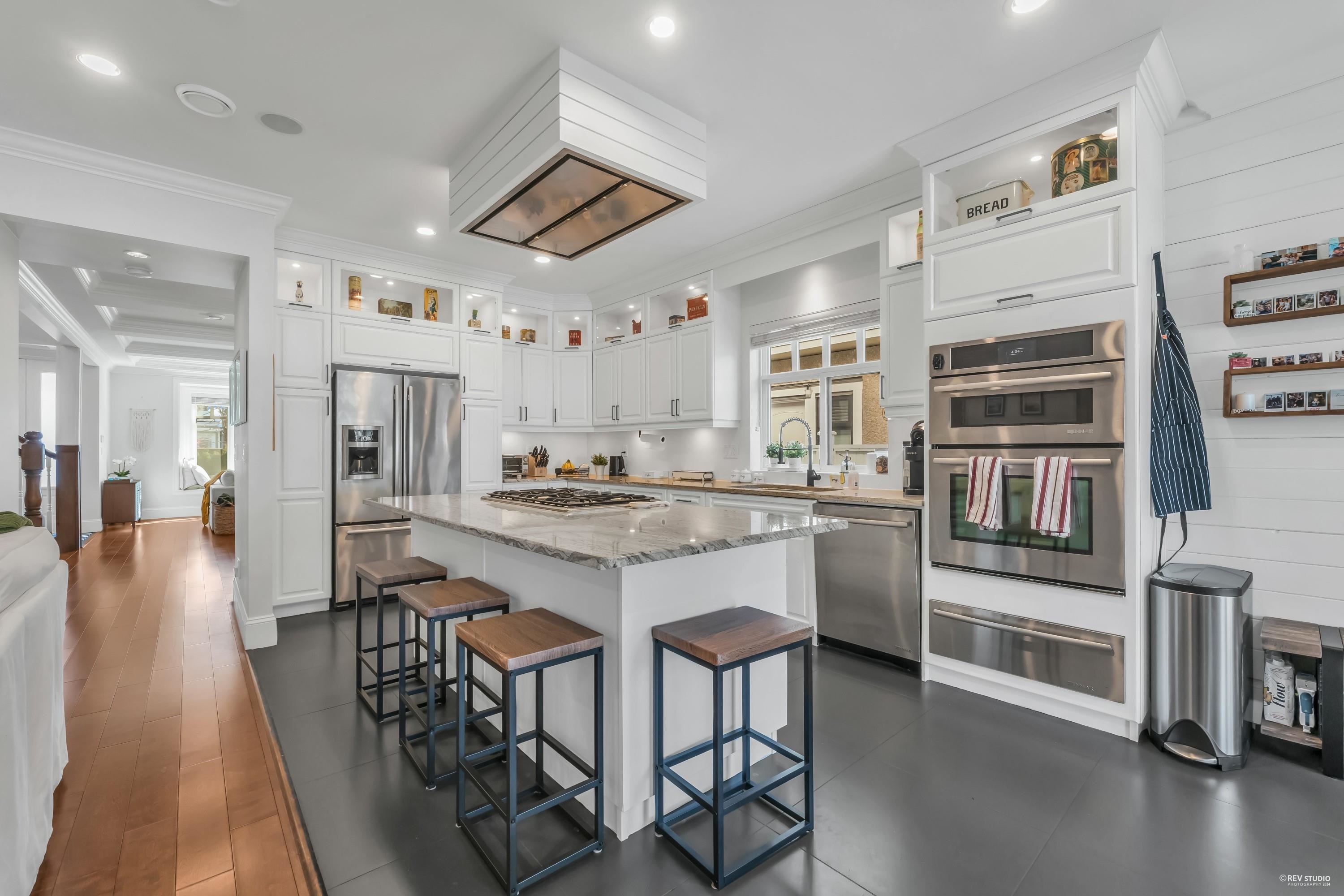 Listing image of 338 W 17TH STREET