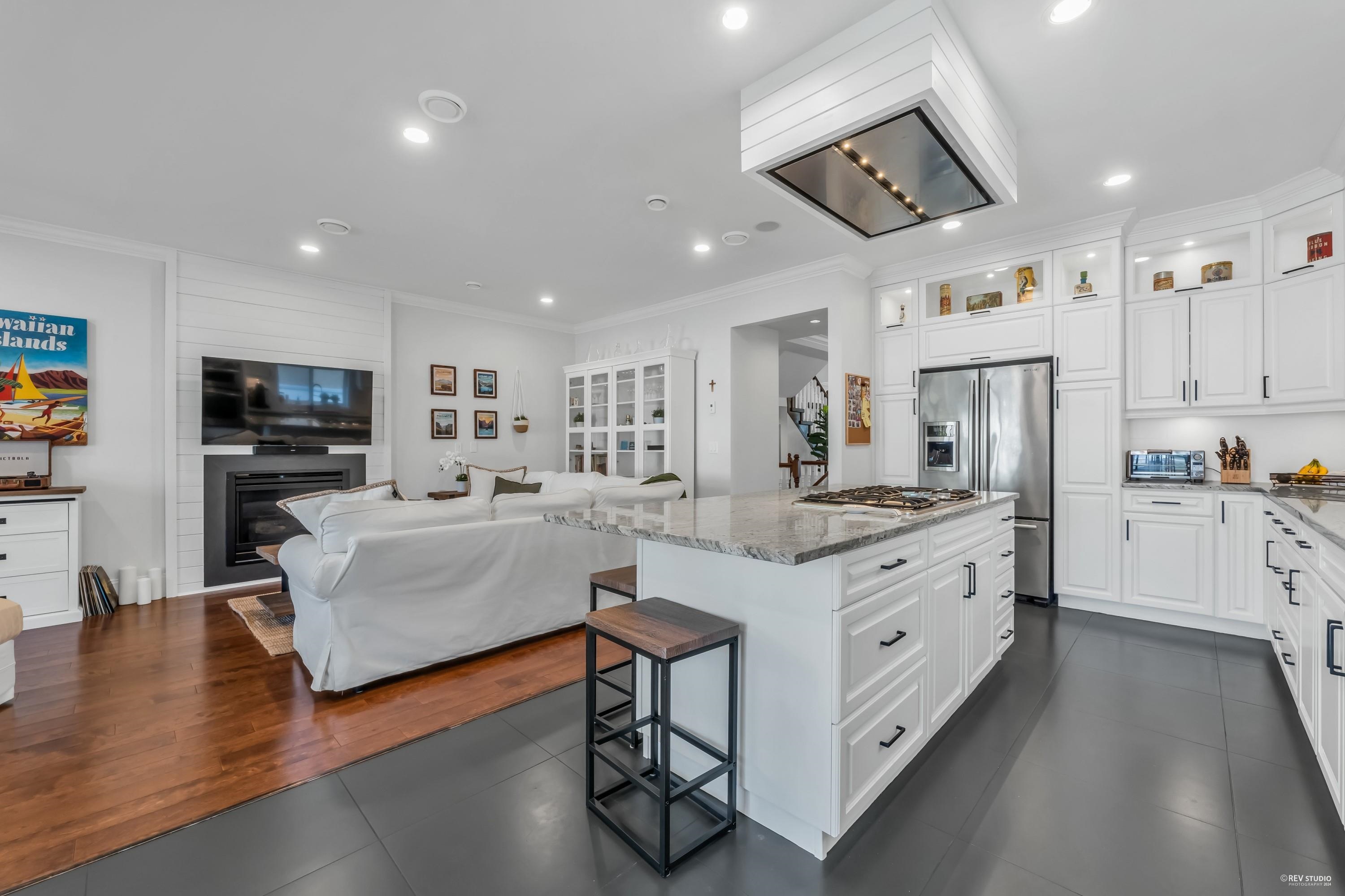 Listing image of 338 W 17TH STREET