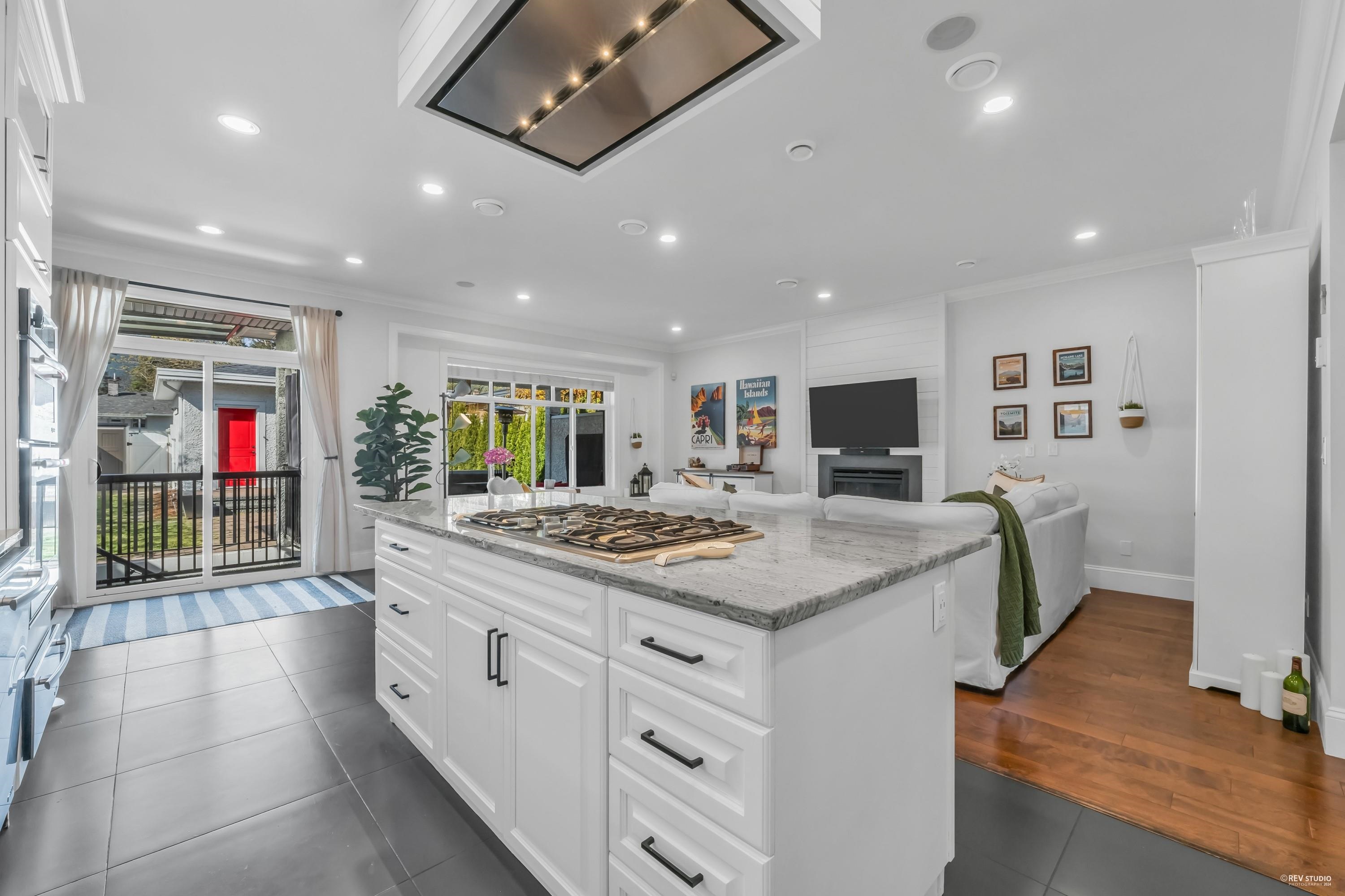 Listing image of 338 W 17TH STREET