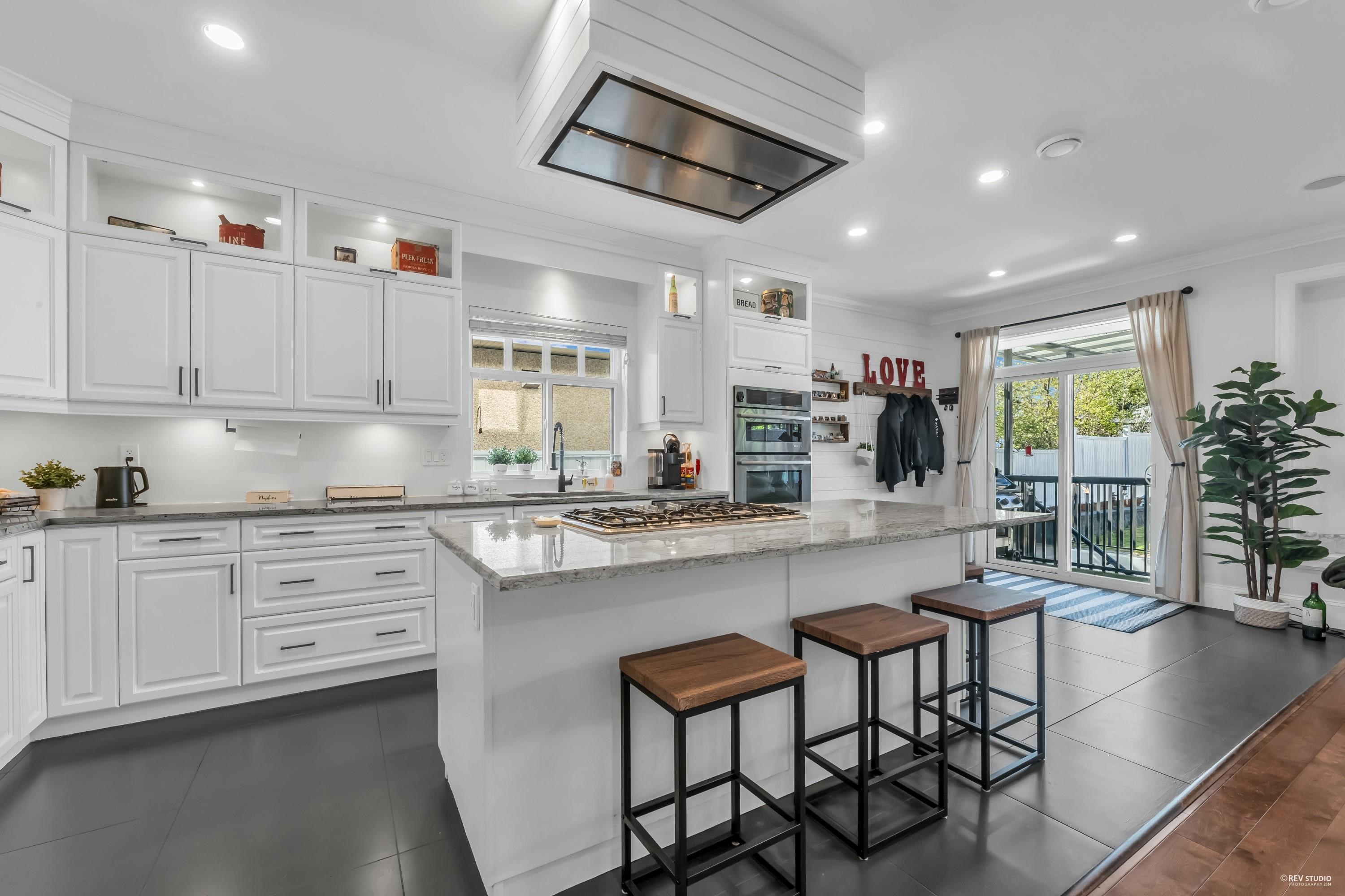 Listing image of 338 W 17TH STREET