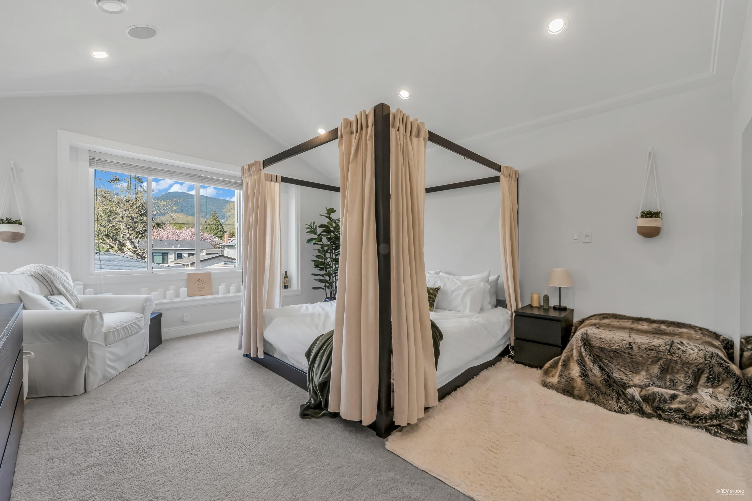 Listing image of 338 W 17TH STREET