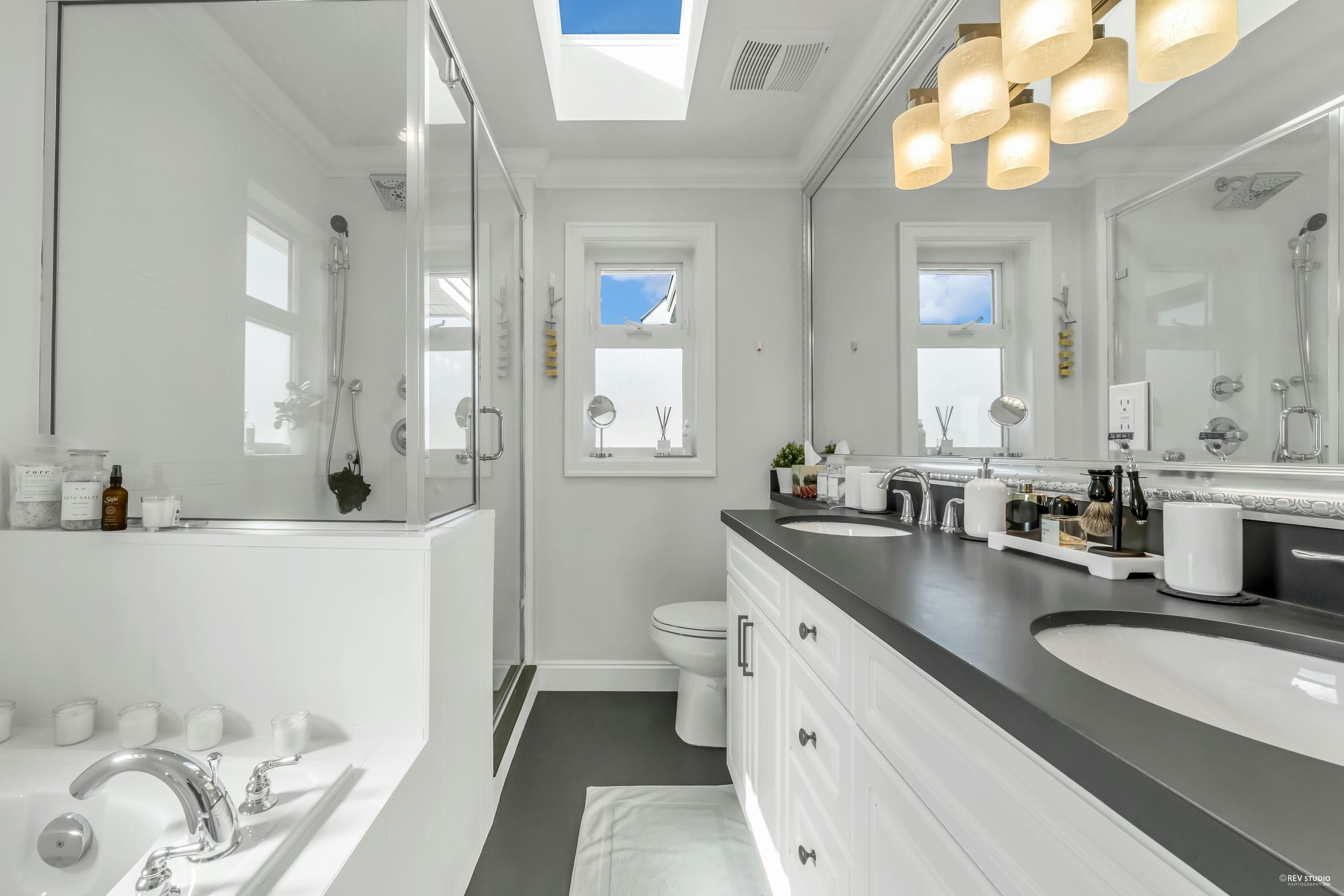 Listing image of 338 W 17TH STREET
