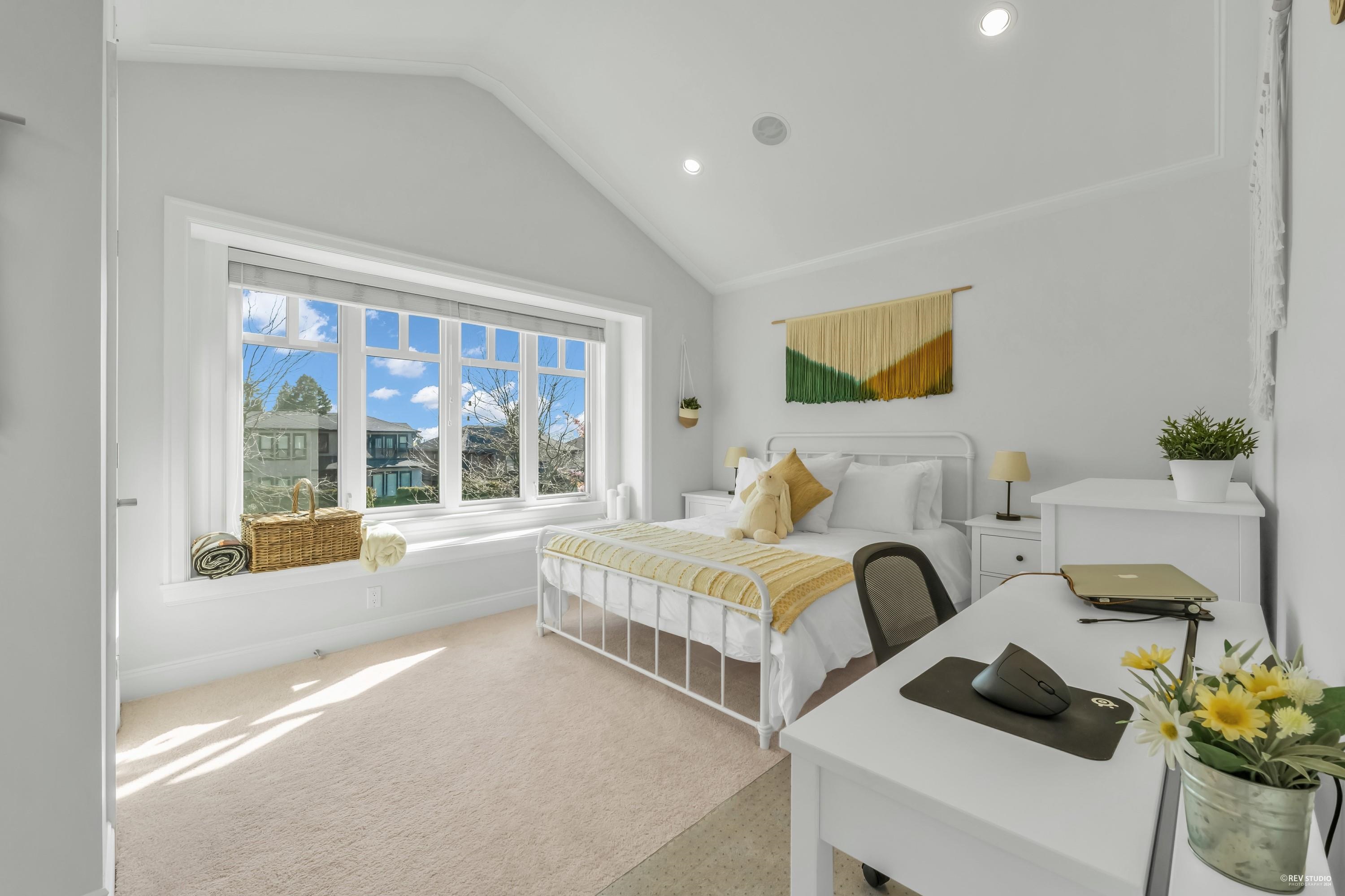 Listing image of 338 W 17TH STREET