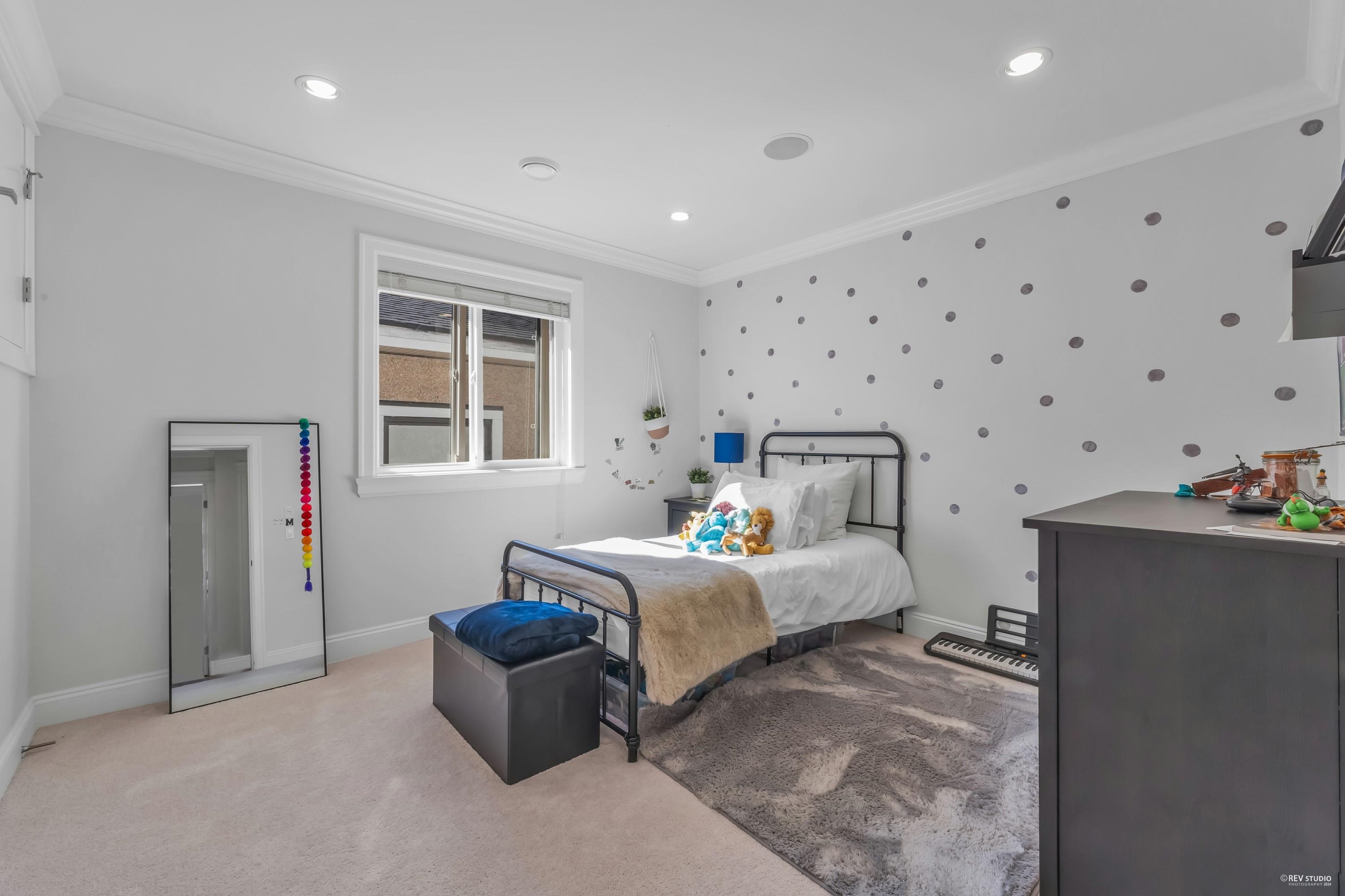 Listing image of 338 W 17TH STREET