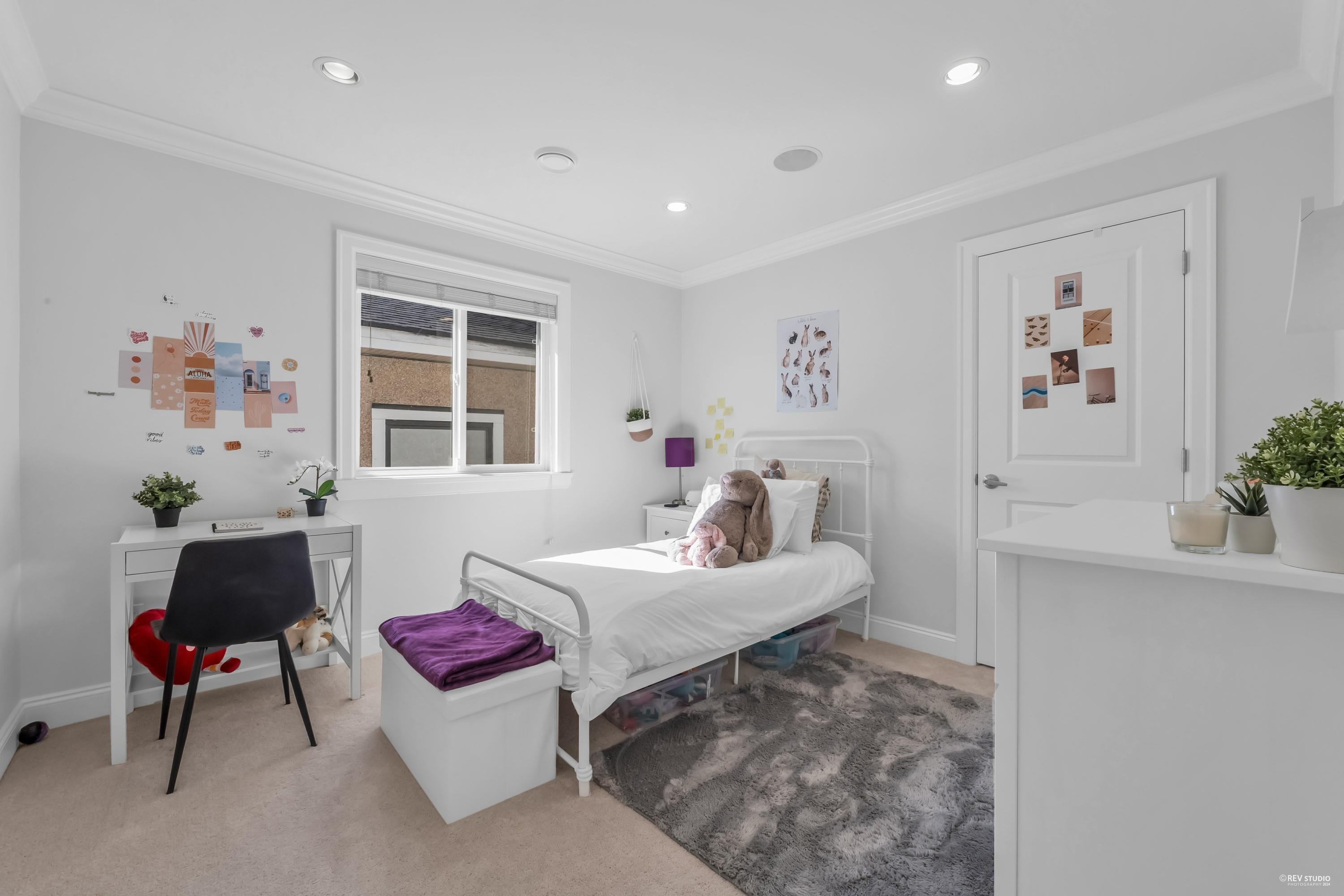 Listing image of 338 W 17TH STREET