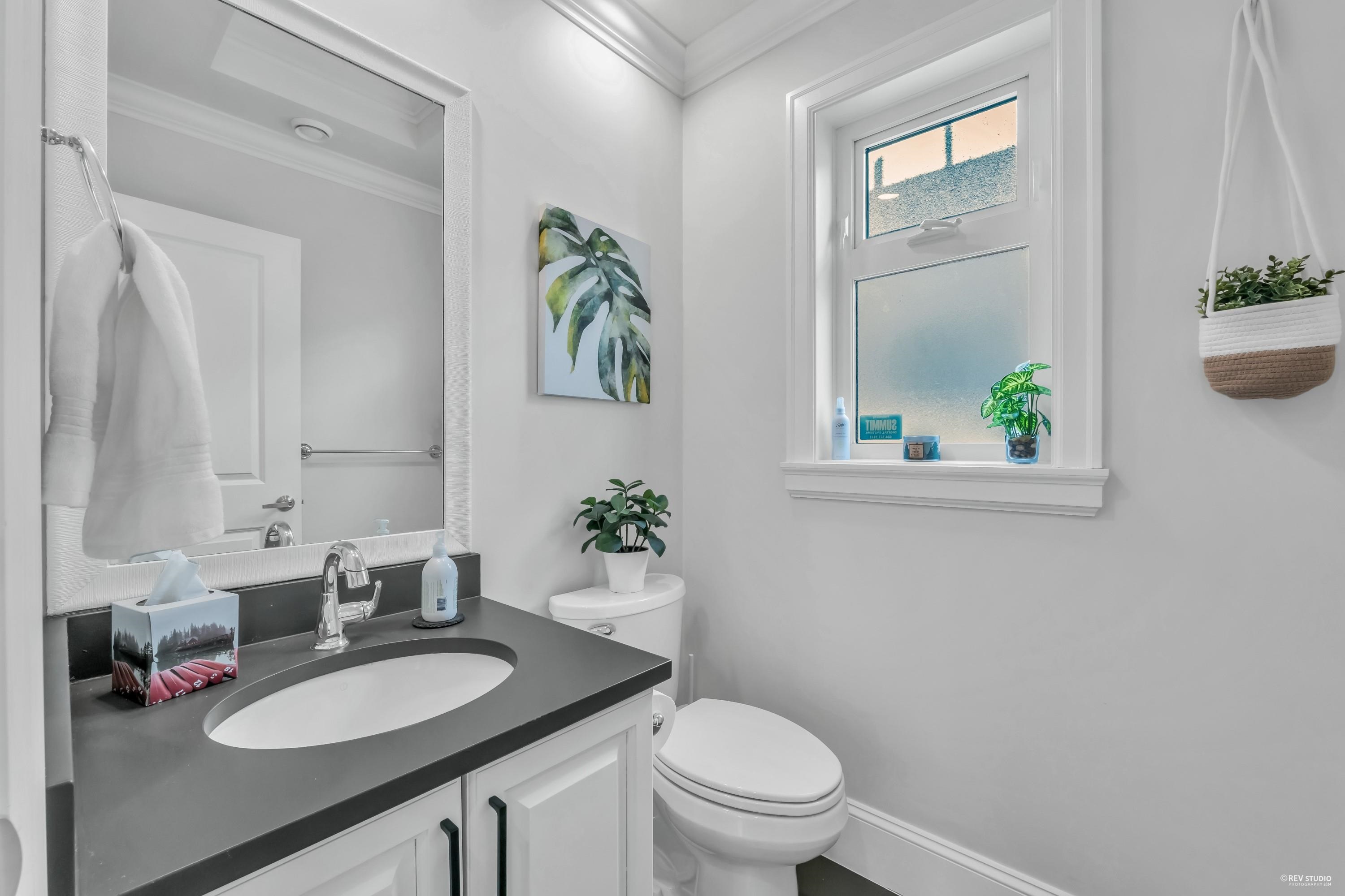 Listing image of 338 W 17TH STREET