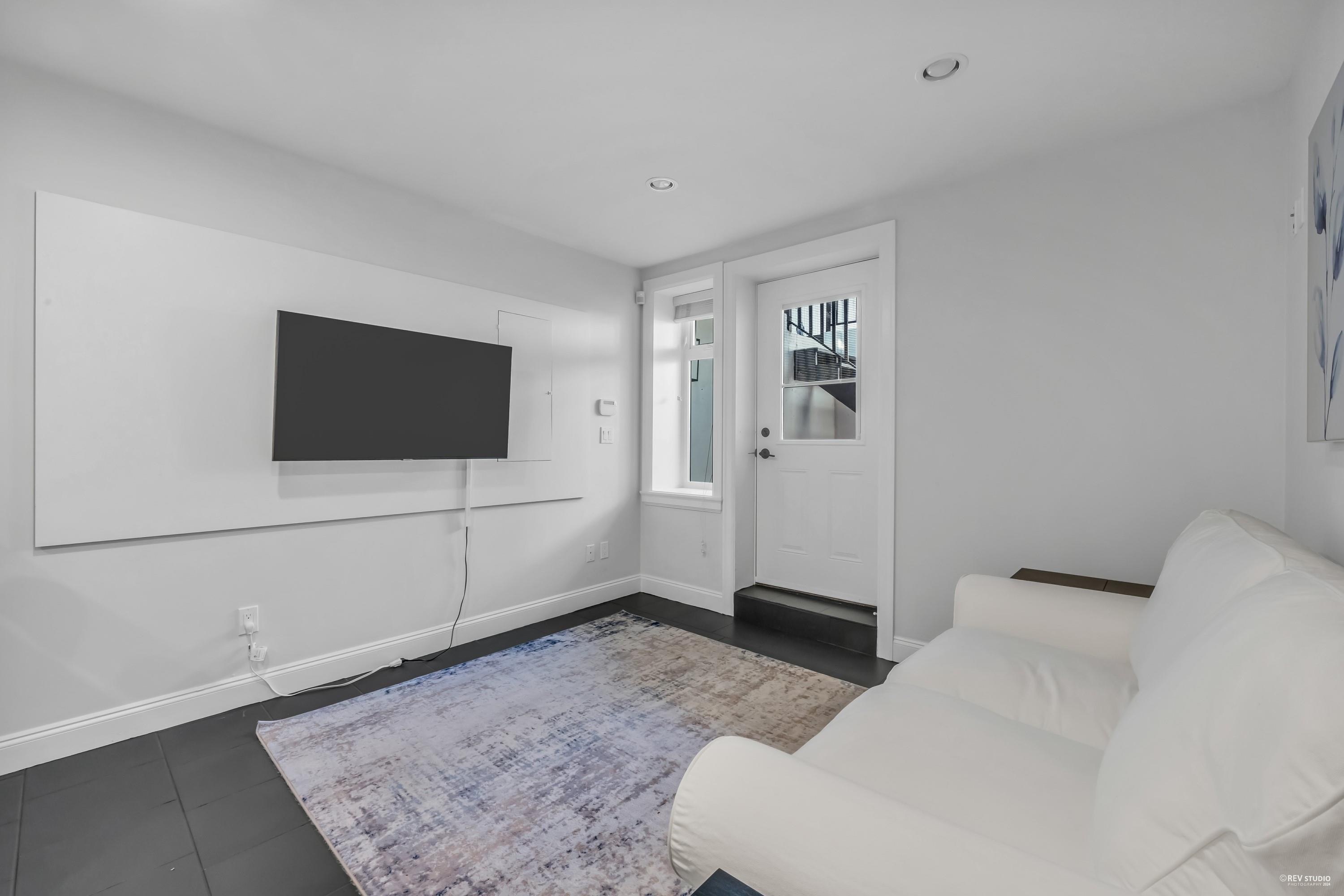 Listing image of 338 W 17TH STREET