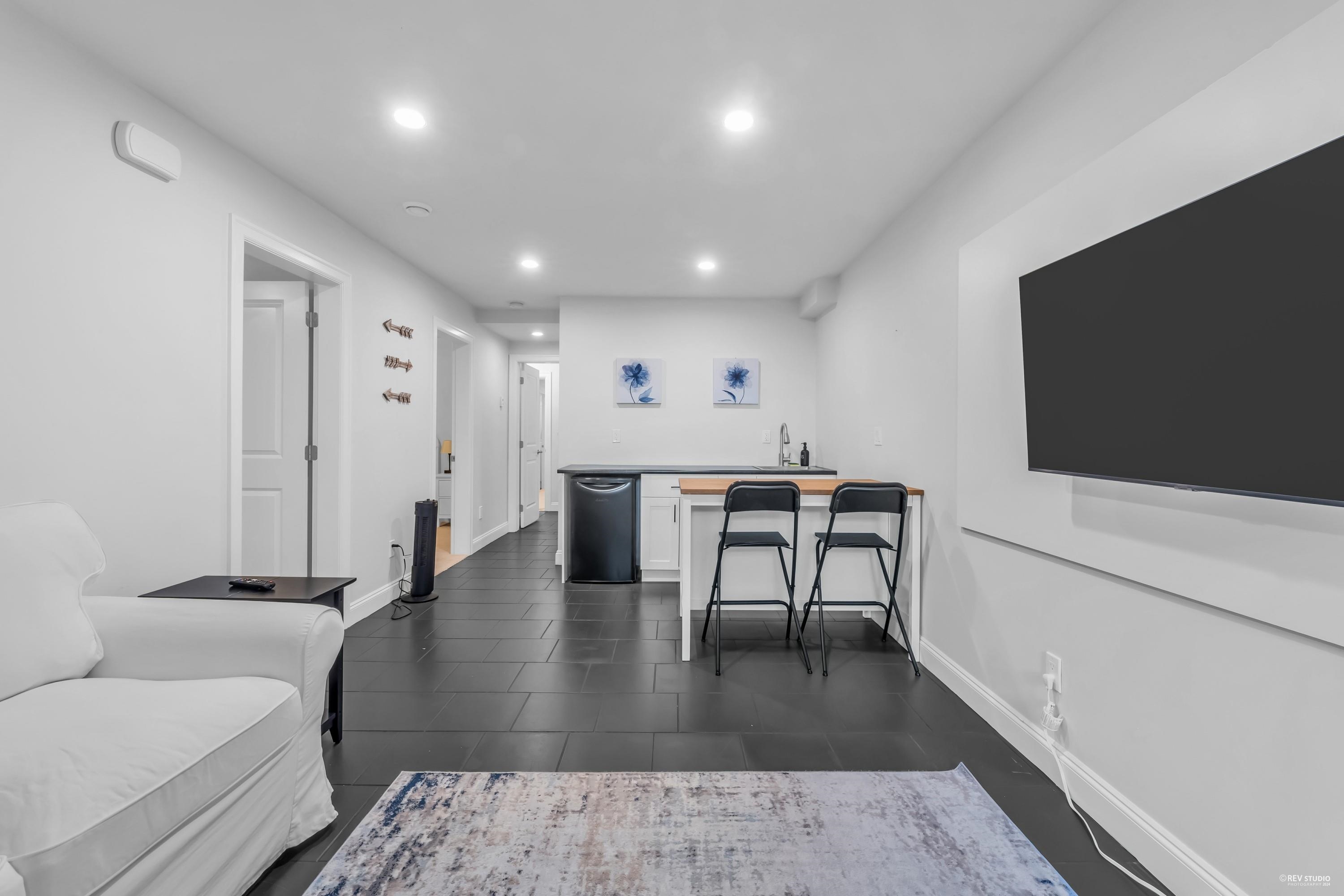 Listing image of 338 W 17TH STREET