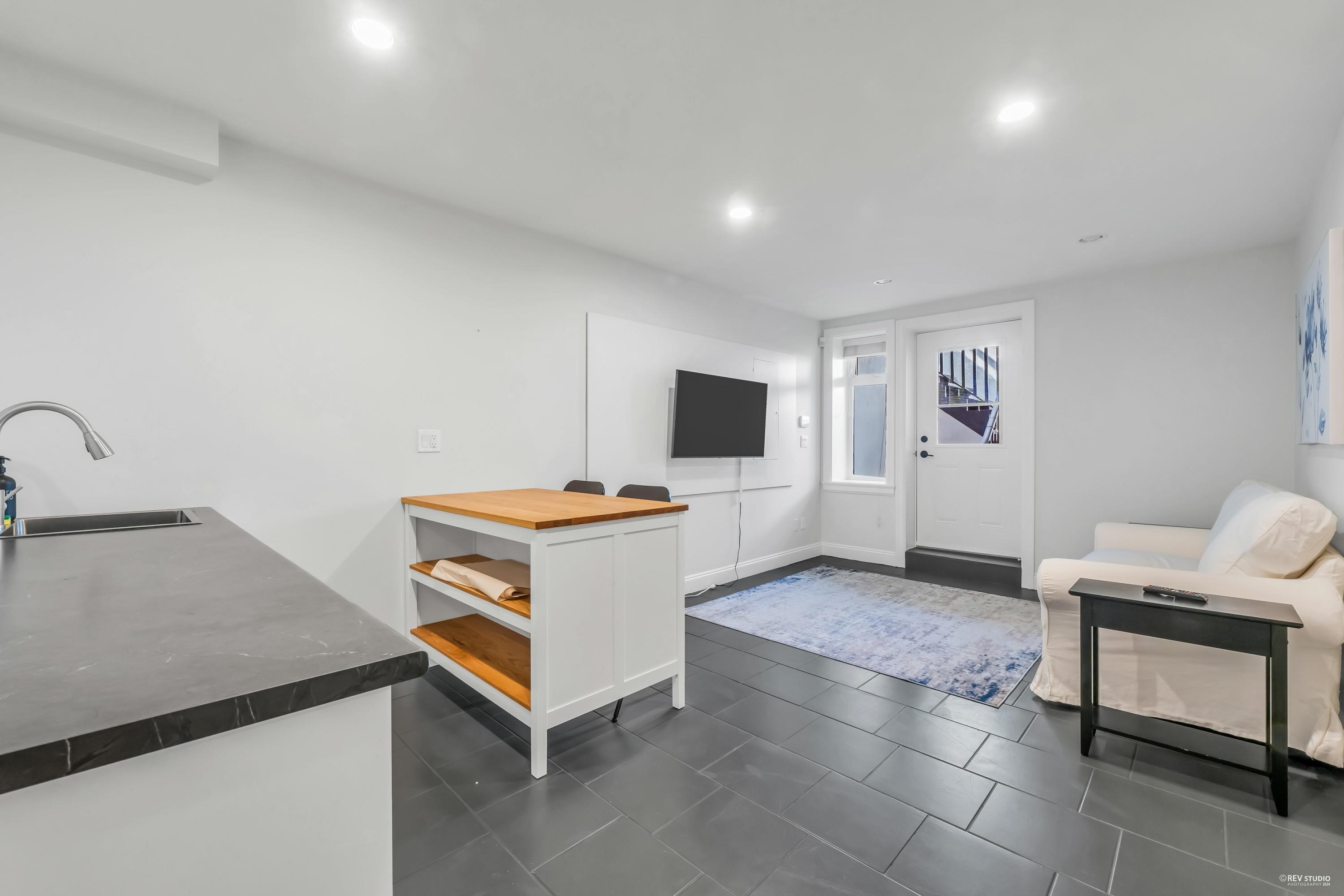 Listing image of 338 W 17TH STREET