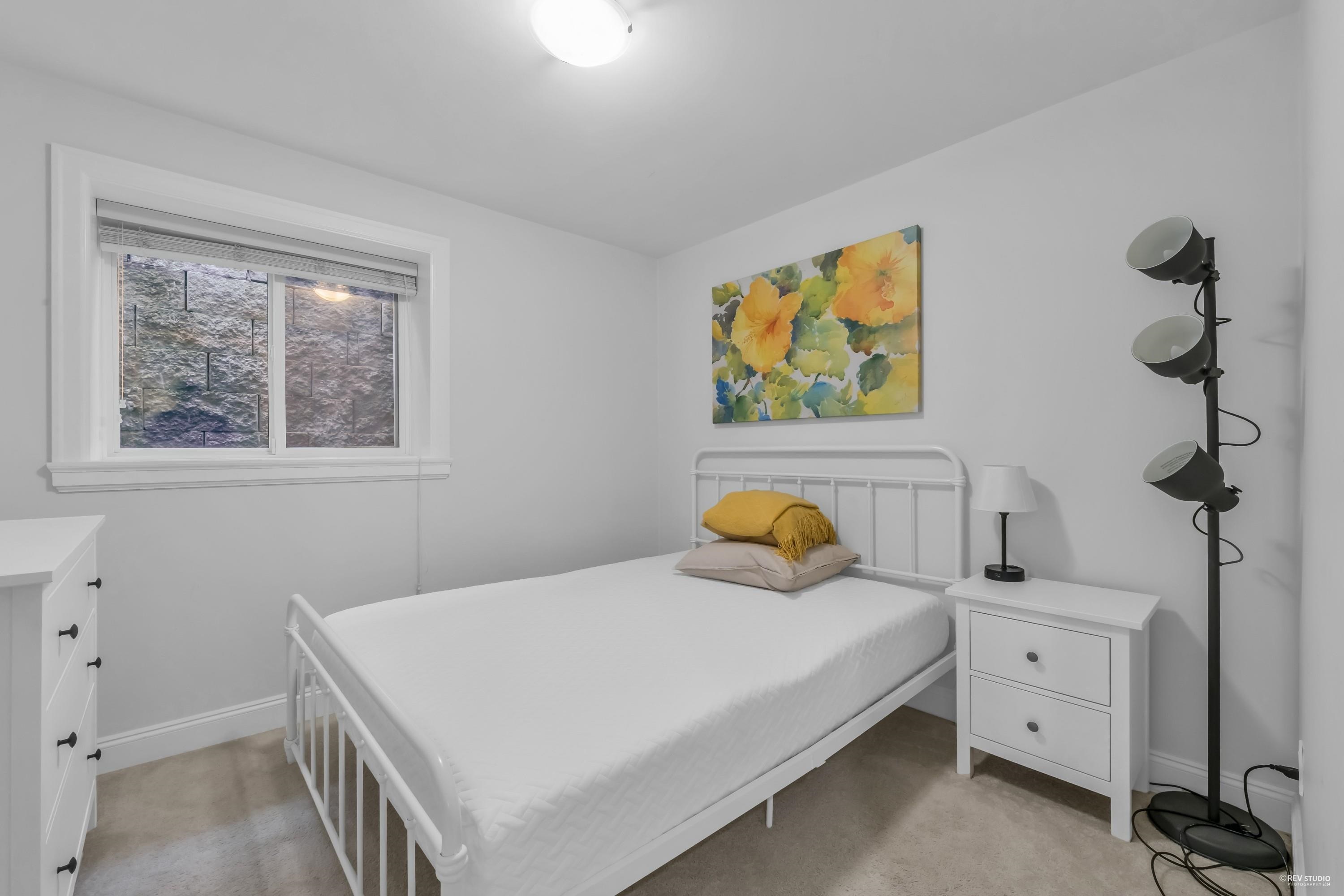 Listing image of 338 W 17TH STREET