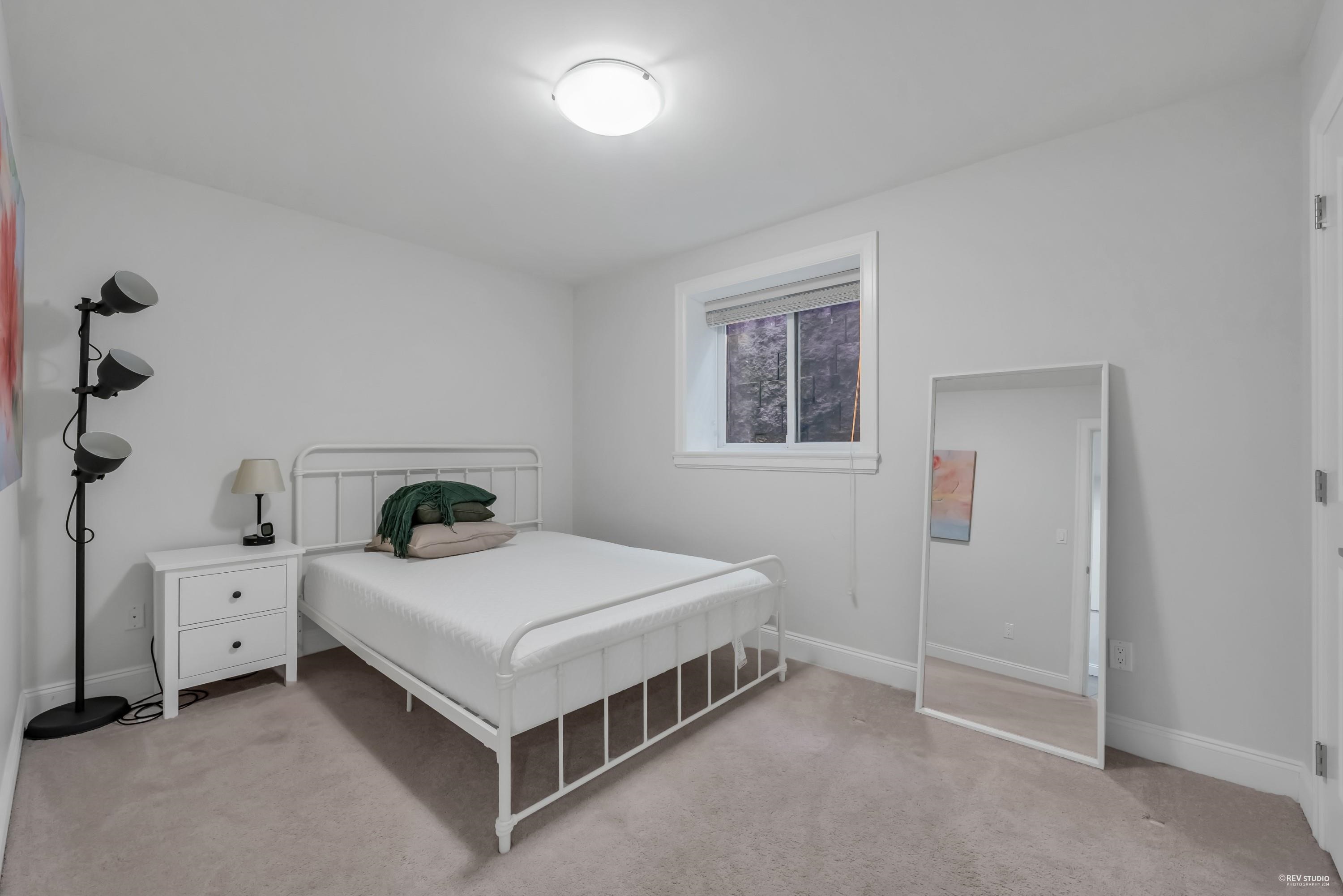 Listing image of 338 W 17TH STREET