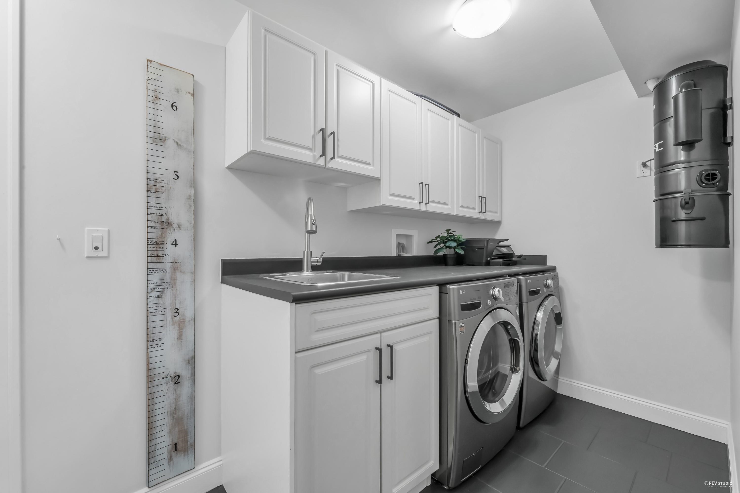 Listing image of 338 W 17TH STREET