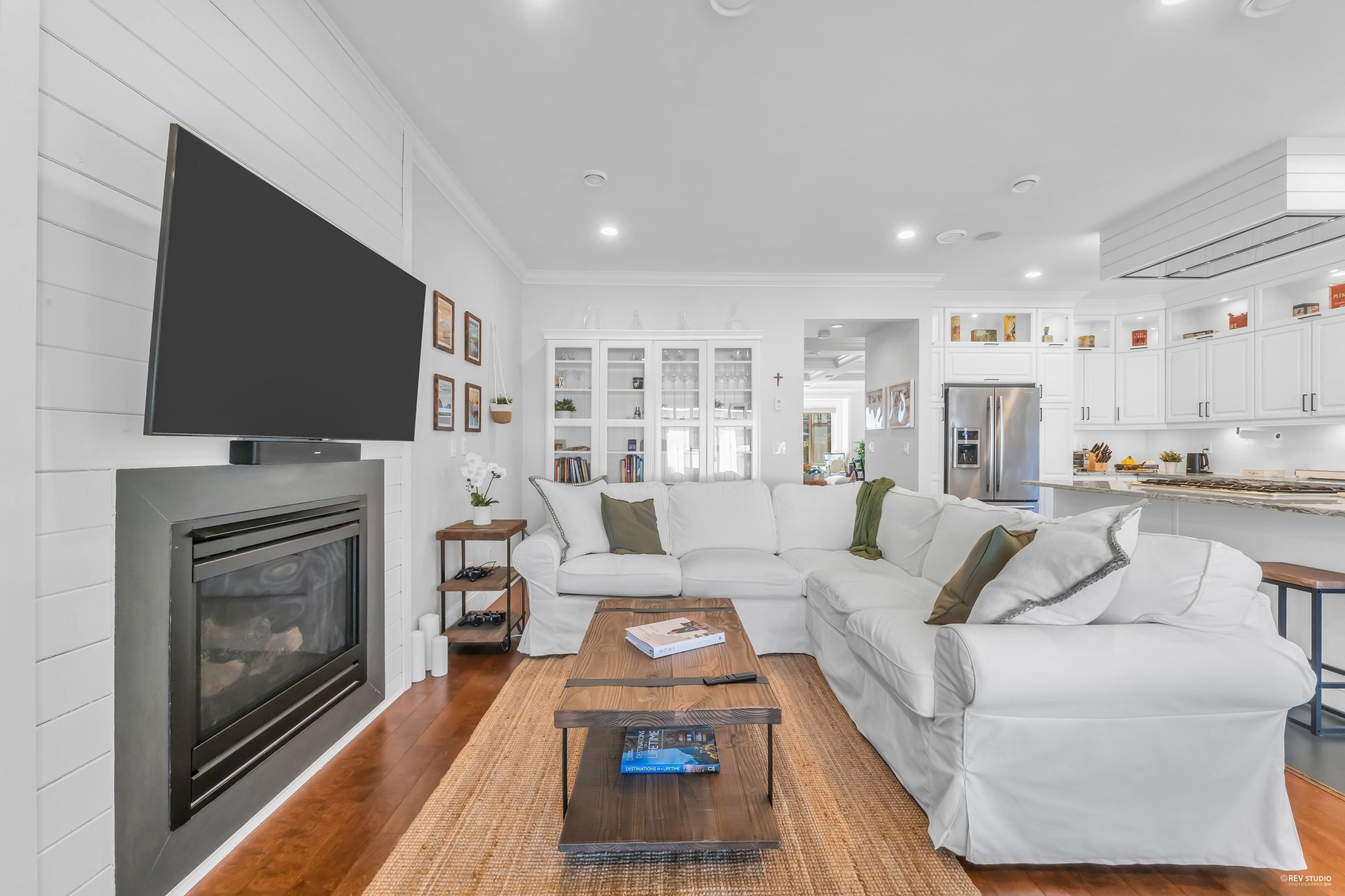 Listing image of 338 W 17TH STREET
