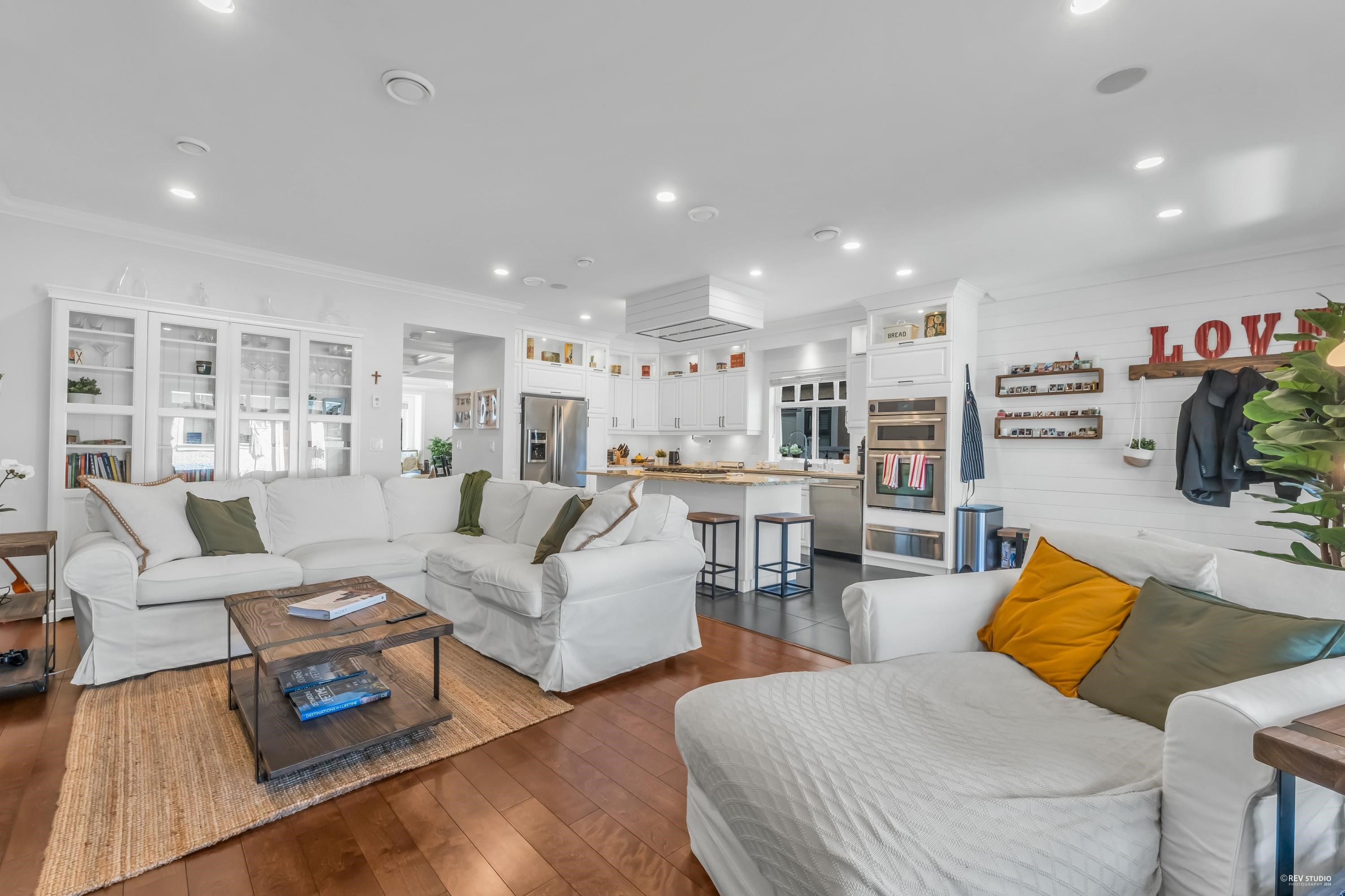 Listing image of 338 W 17TH STREET